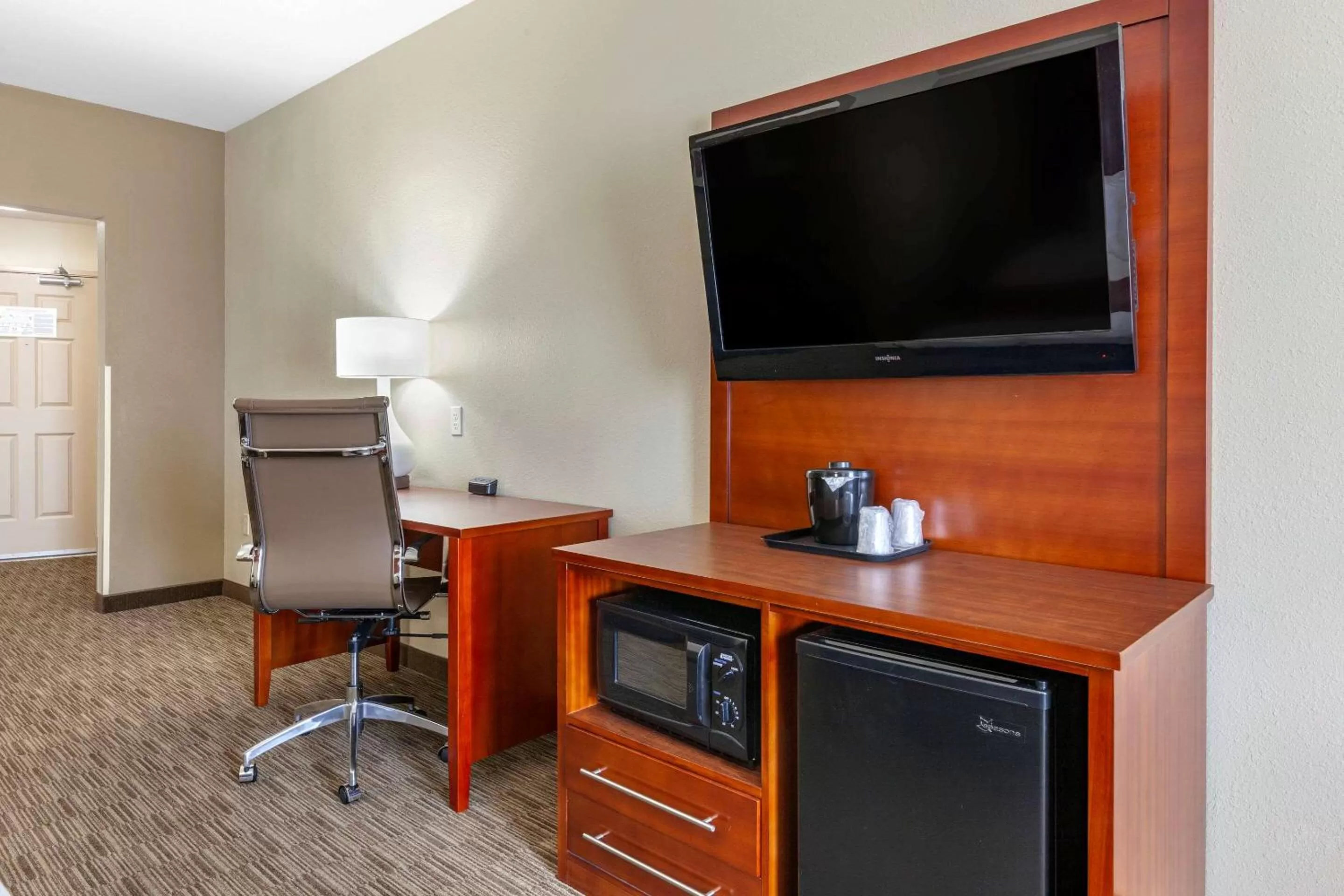 One-Bedroom Queen Suite with Two Queen Beds - Non-Smoking in Comfort Suites Oshkosh