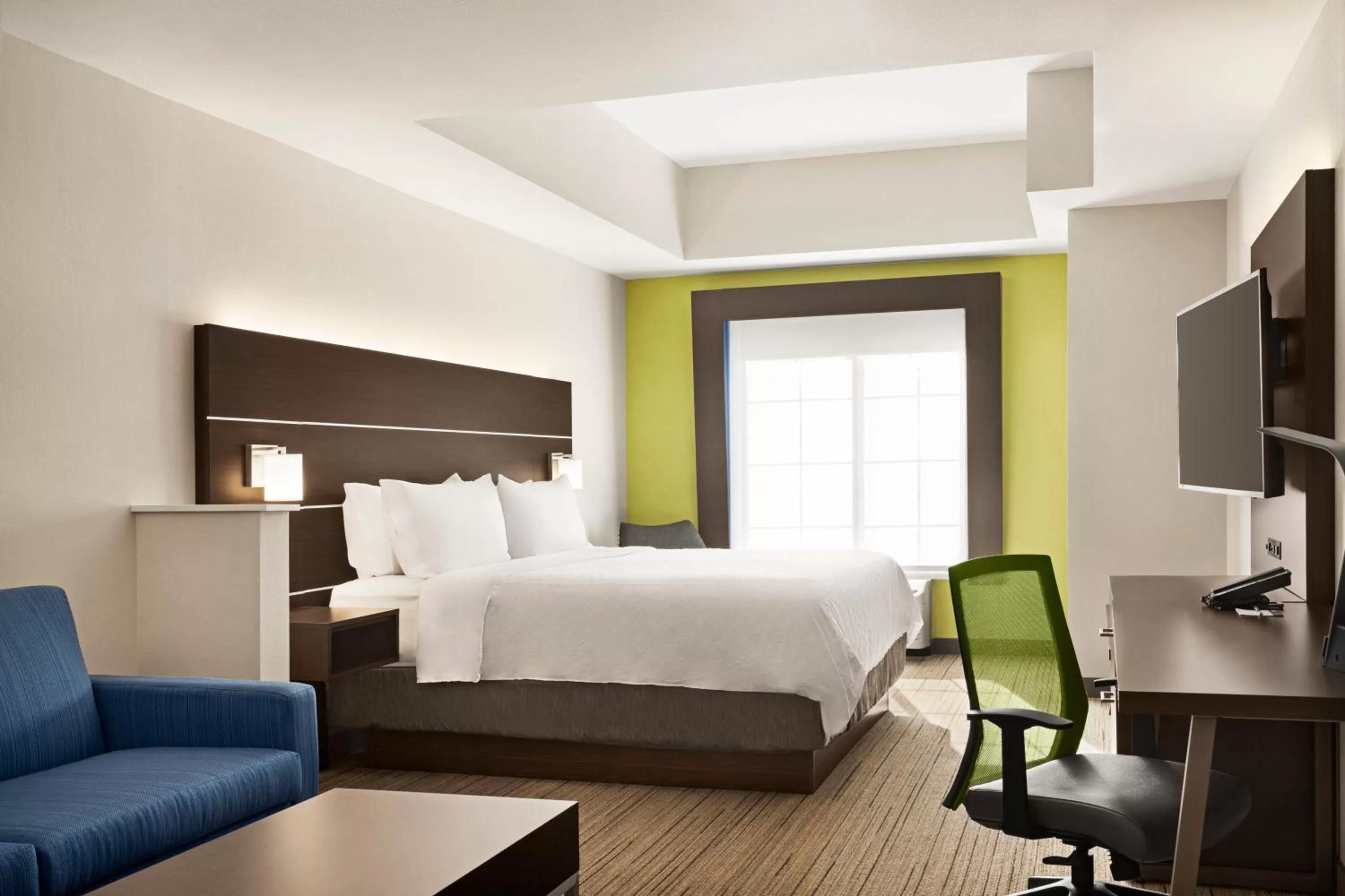 King Suite in Holiday Inn Express Hotel & Suites Durant by IHG