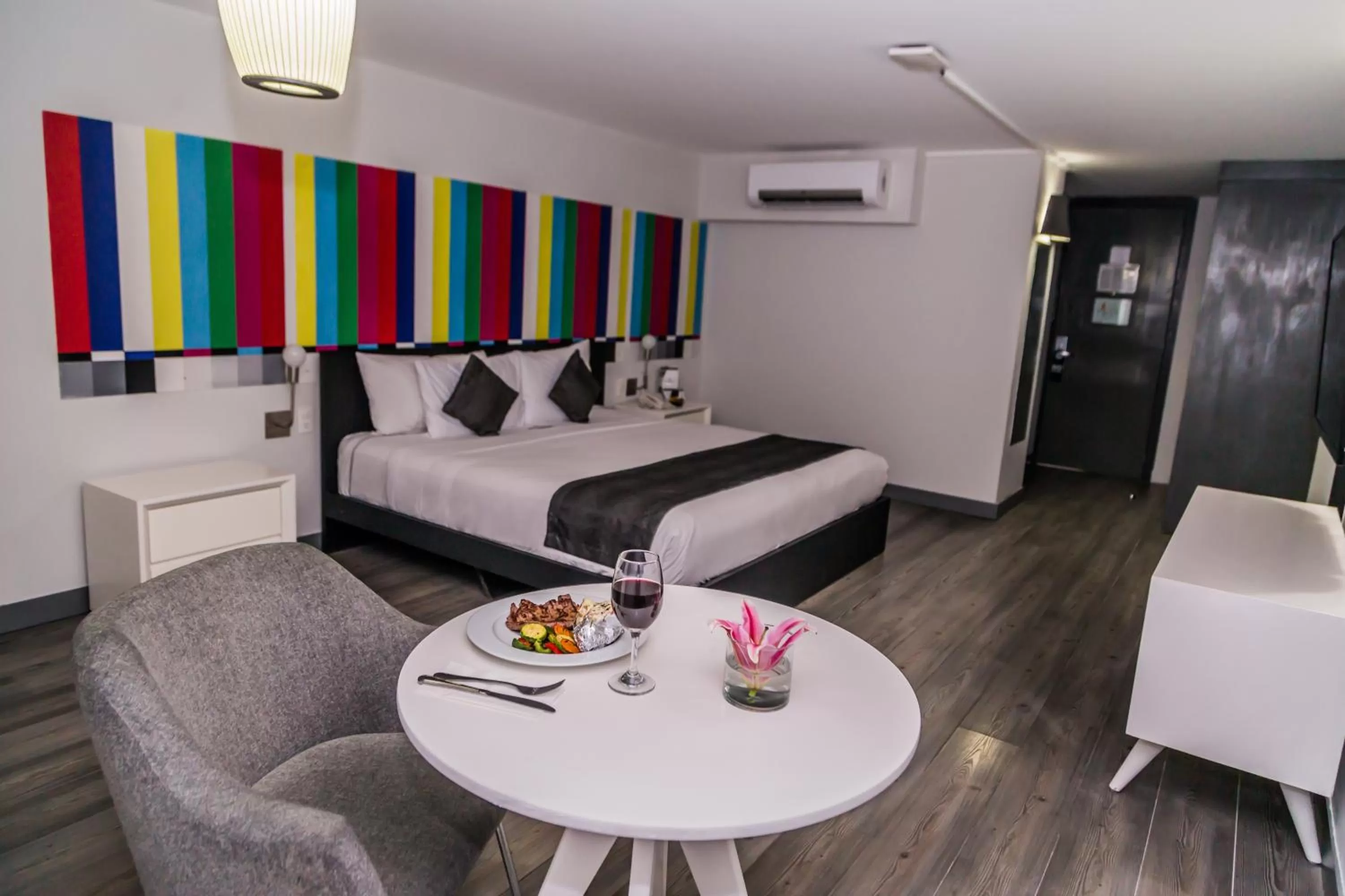 Deluxe King Room in Hotel El Ejecutivo by Reforma Avenue