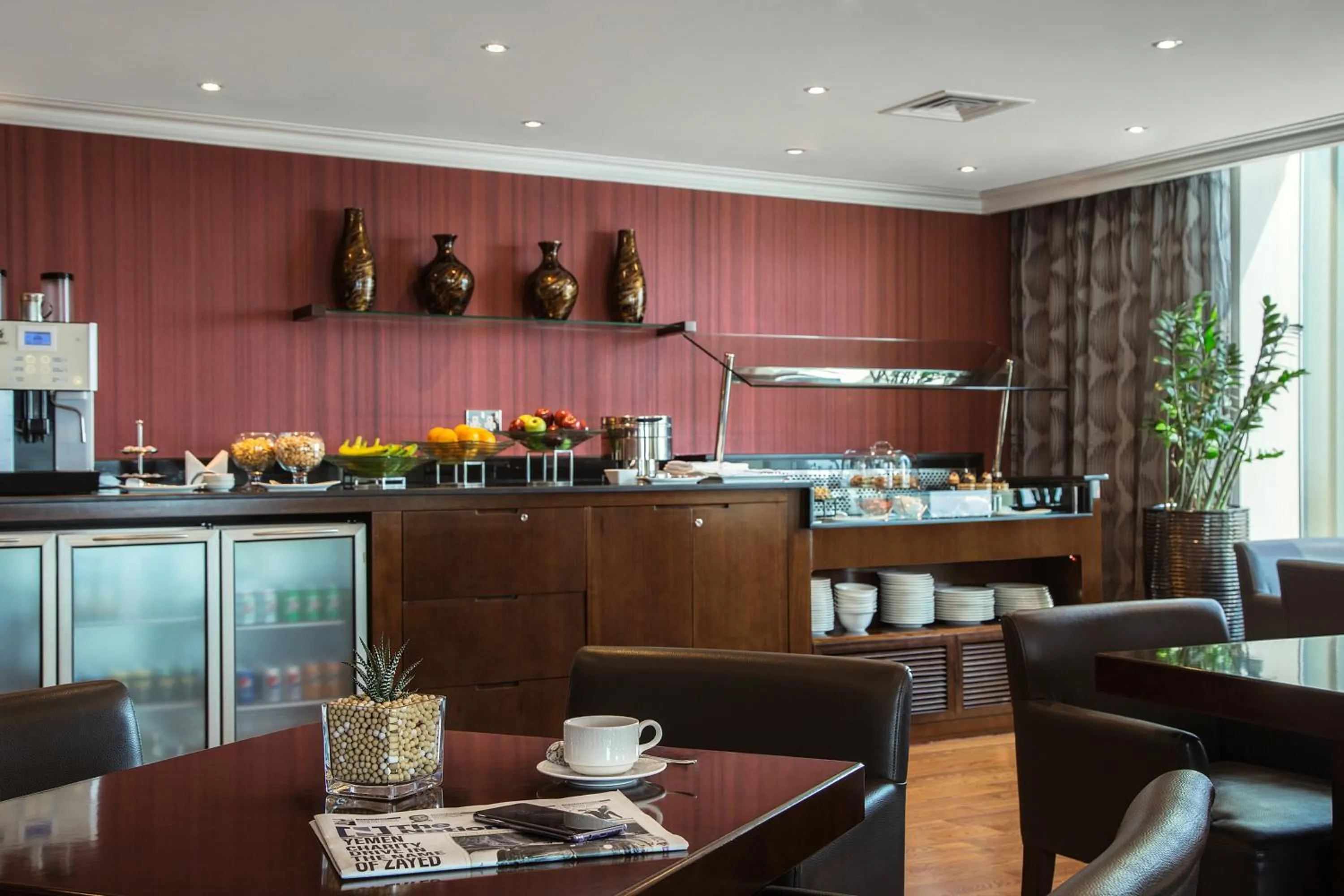 Guest Room with Lounge Access - Twin Beds in Towers Rotana - Dubai