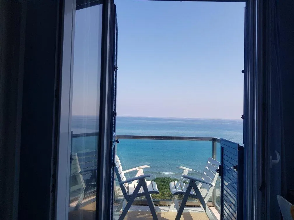 Double or Twin Room with Balcony and Sea View in Hotel Tourist