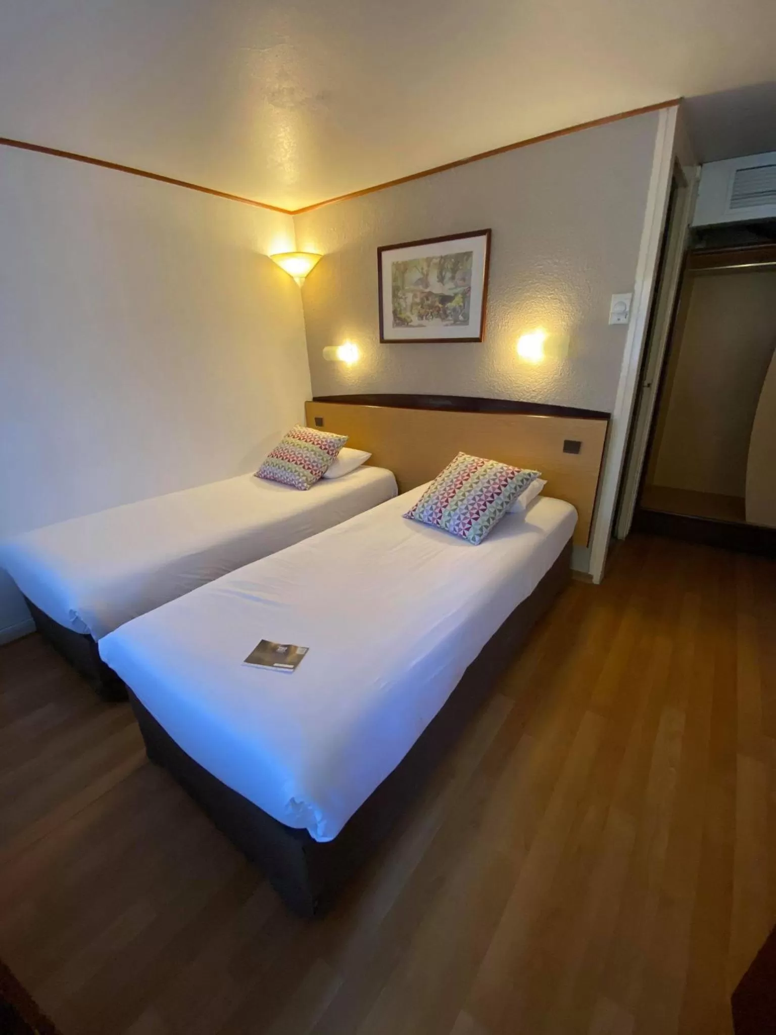 Twin Room in Campanile Manosque