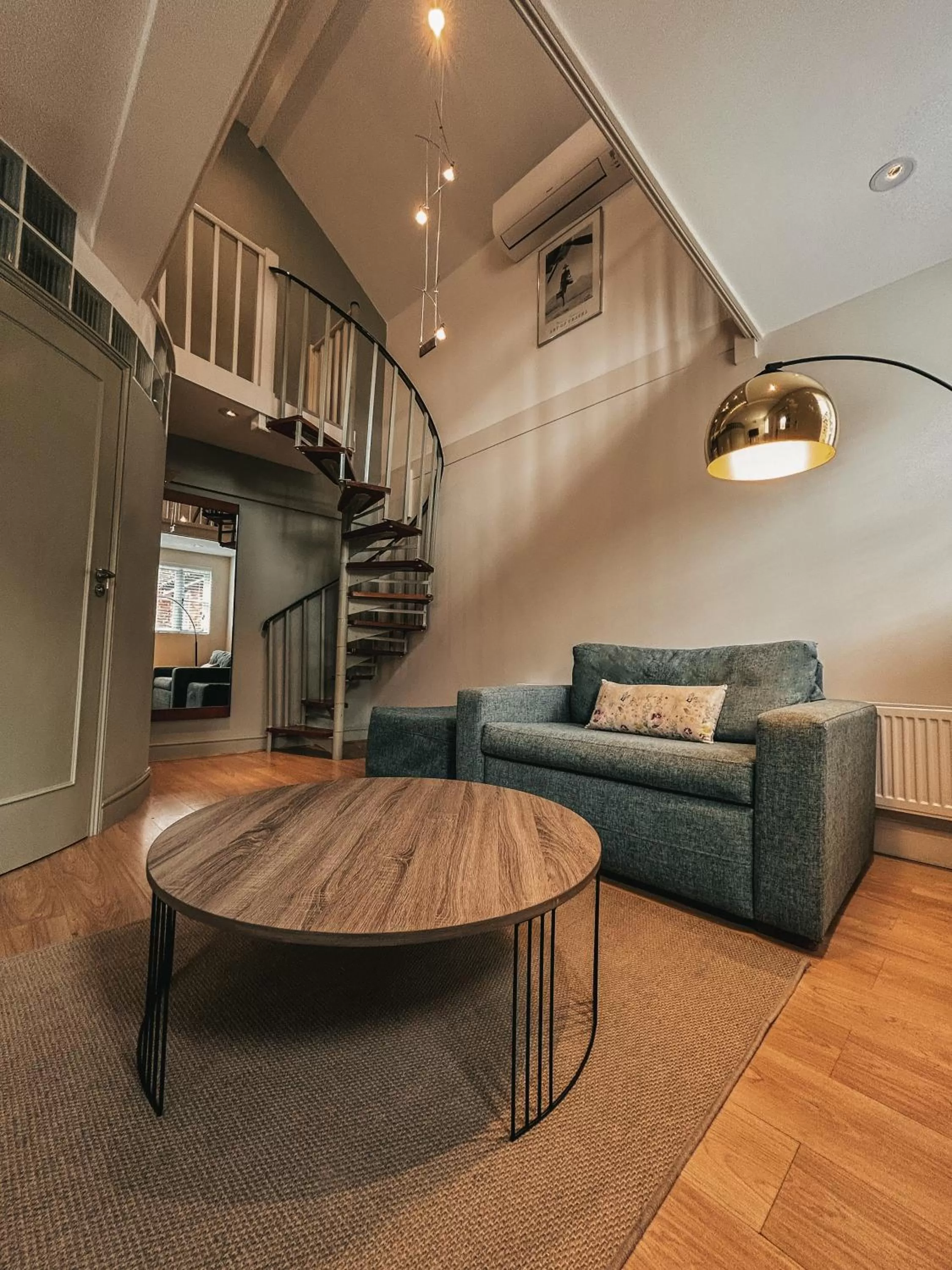 The Stable - Deluxe Family Room in The Bell Inn Hotel