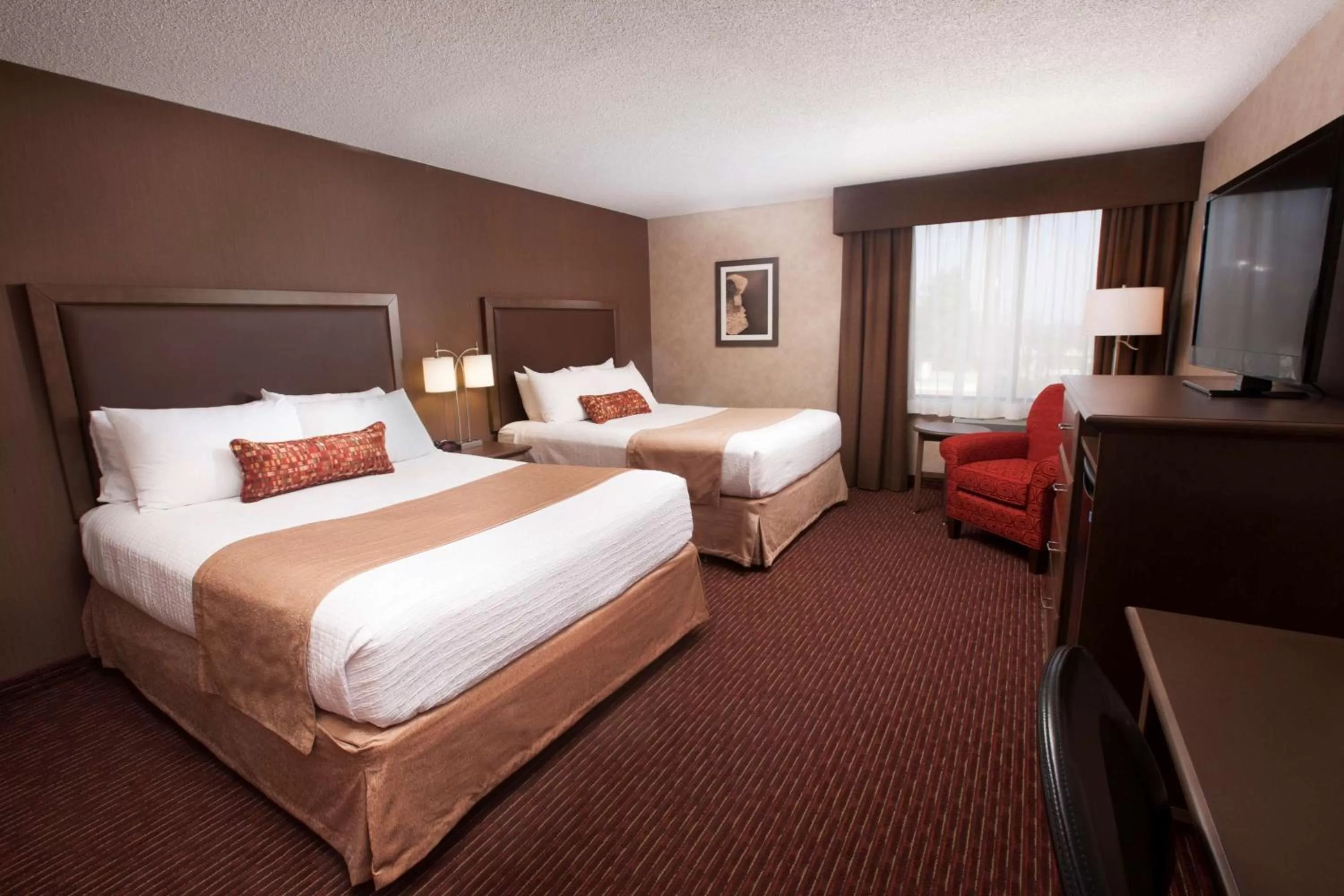 Tower Queen Room with Two Queen Beds in Best Western Plus Cairn Croft Hotel