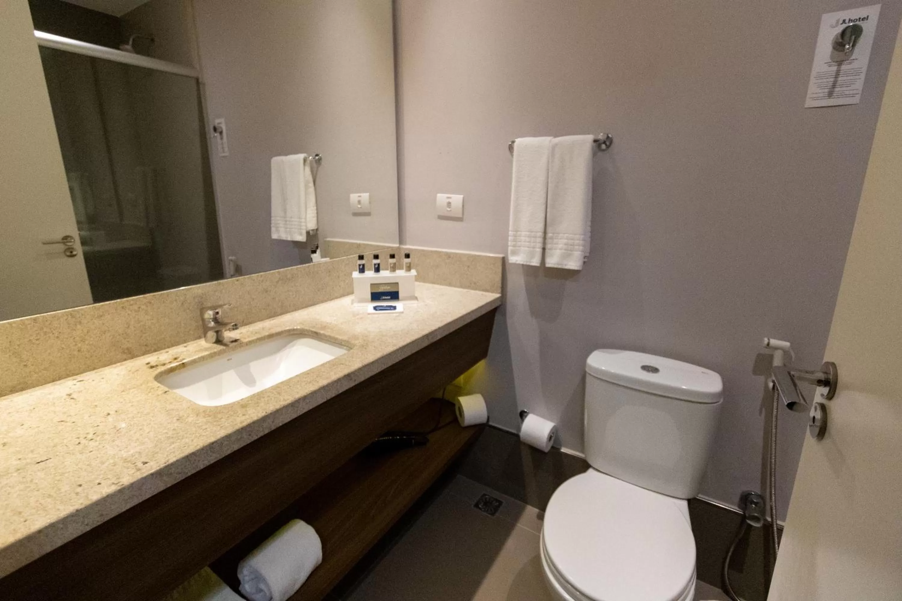 Superior Queen Room in JL Hotel by Bourbon