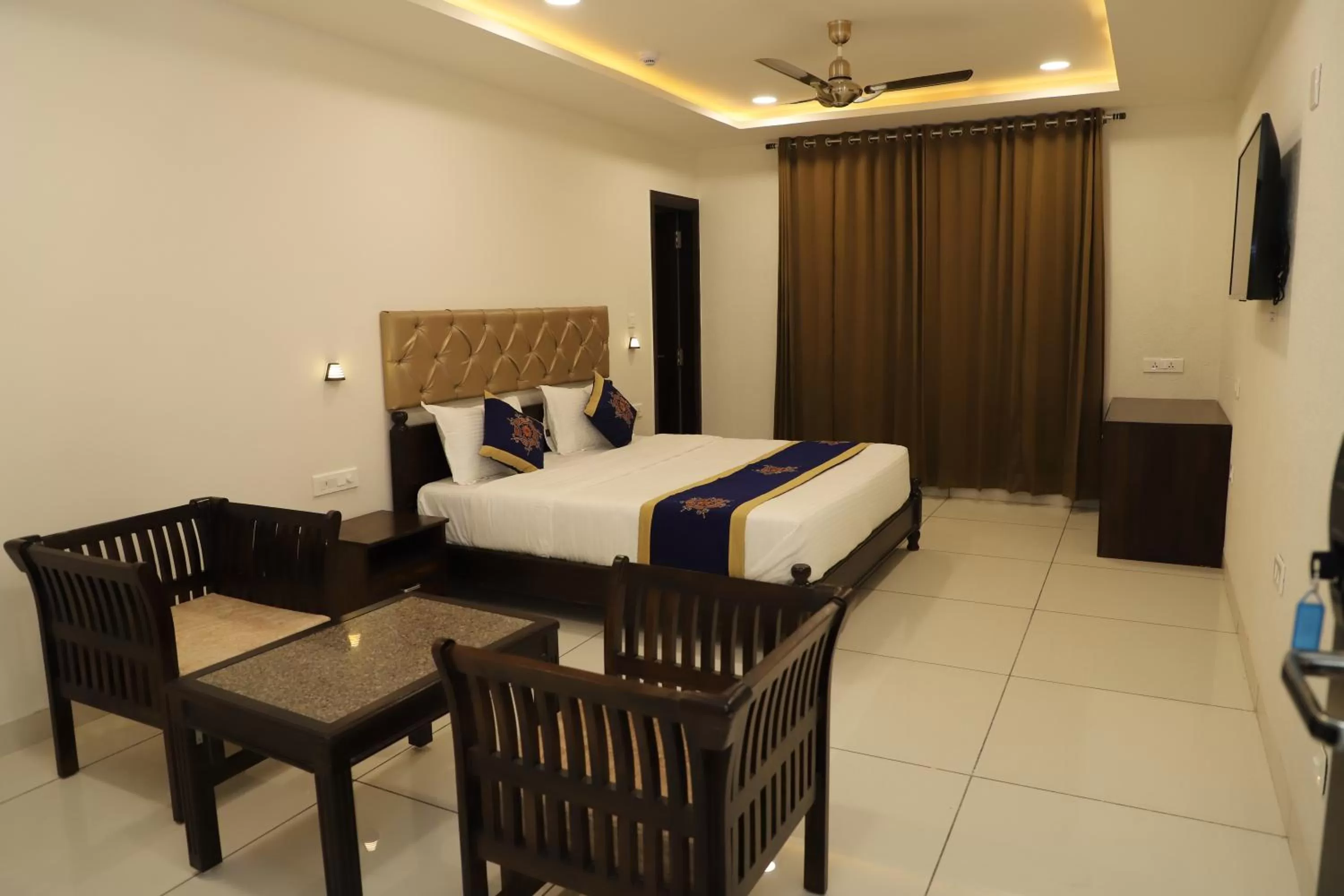 Deluxe Family Room in Clover Inn