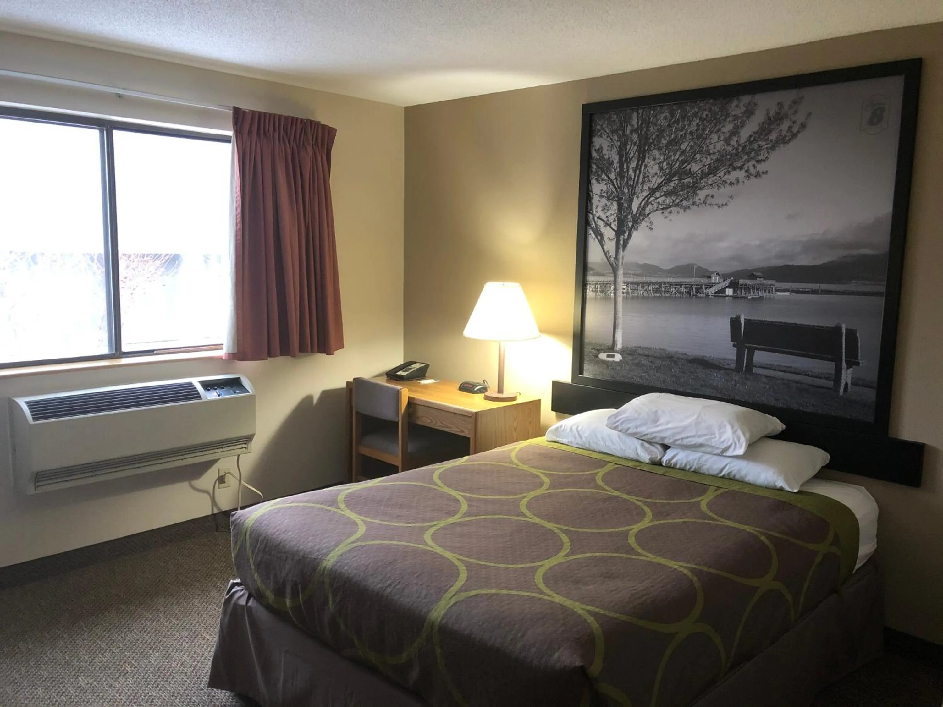 Queen Room - Disability Access/Non-Smoking in Super 8 by Wyndham Salmon Arm