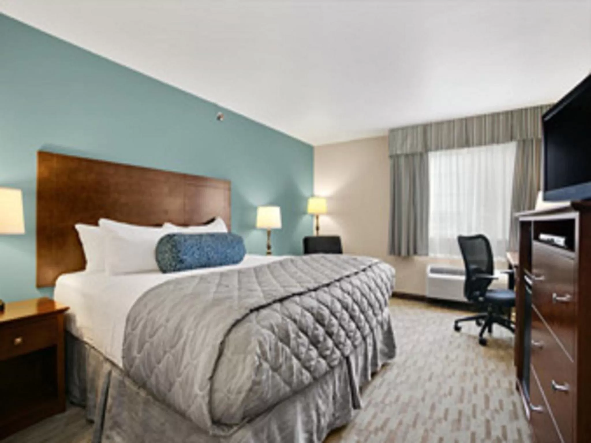 King Room - Non-Smoking in Baymont by Wyndham Minot