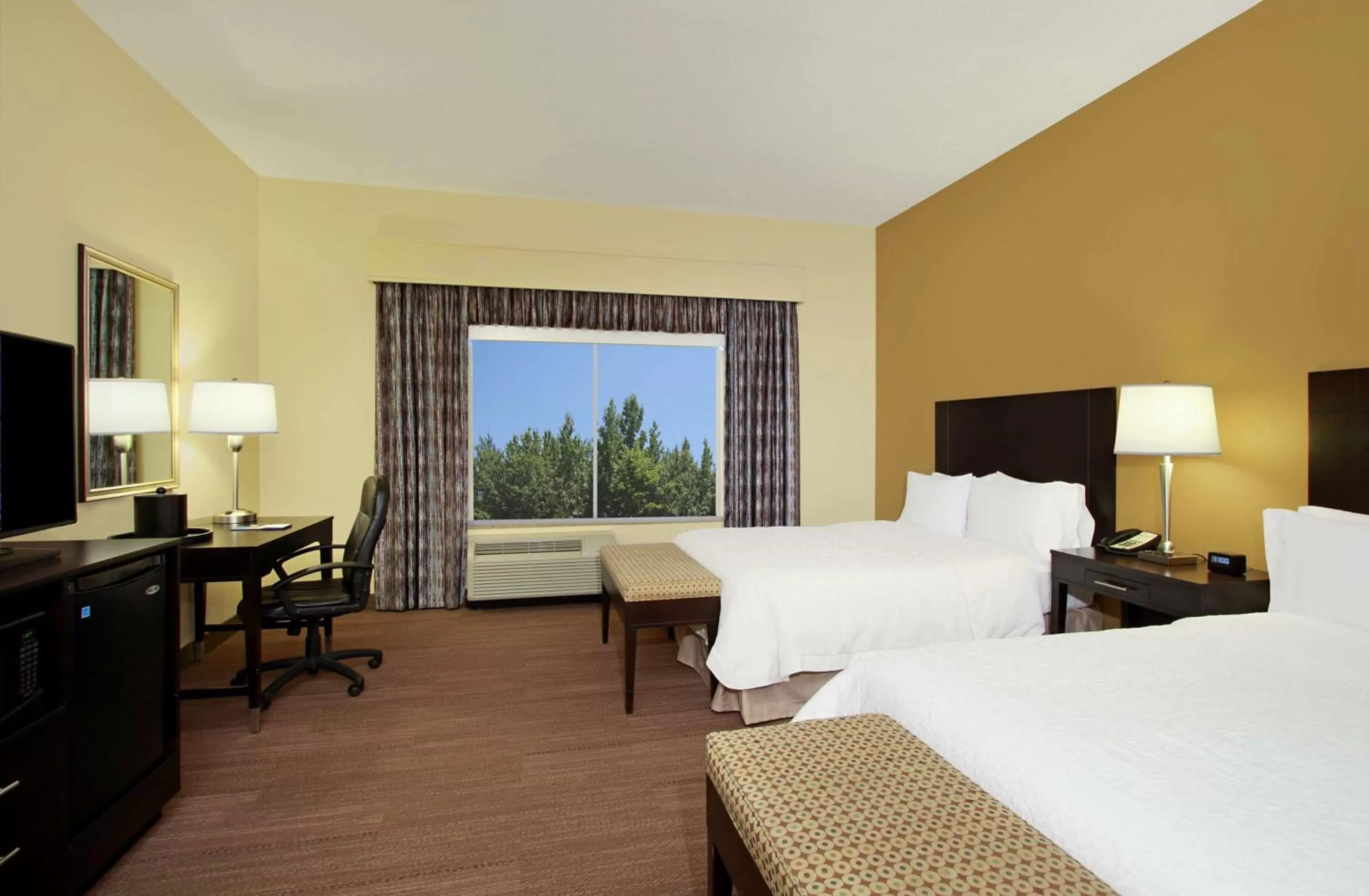 Queen Room with Two Queen Beds - Mobility Access/Non-Smoking in Hampton Inn Winfield