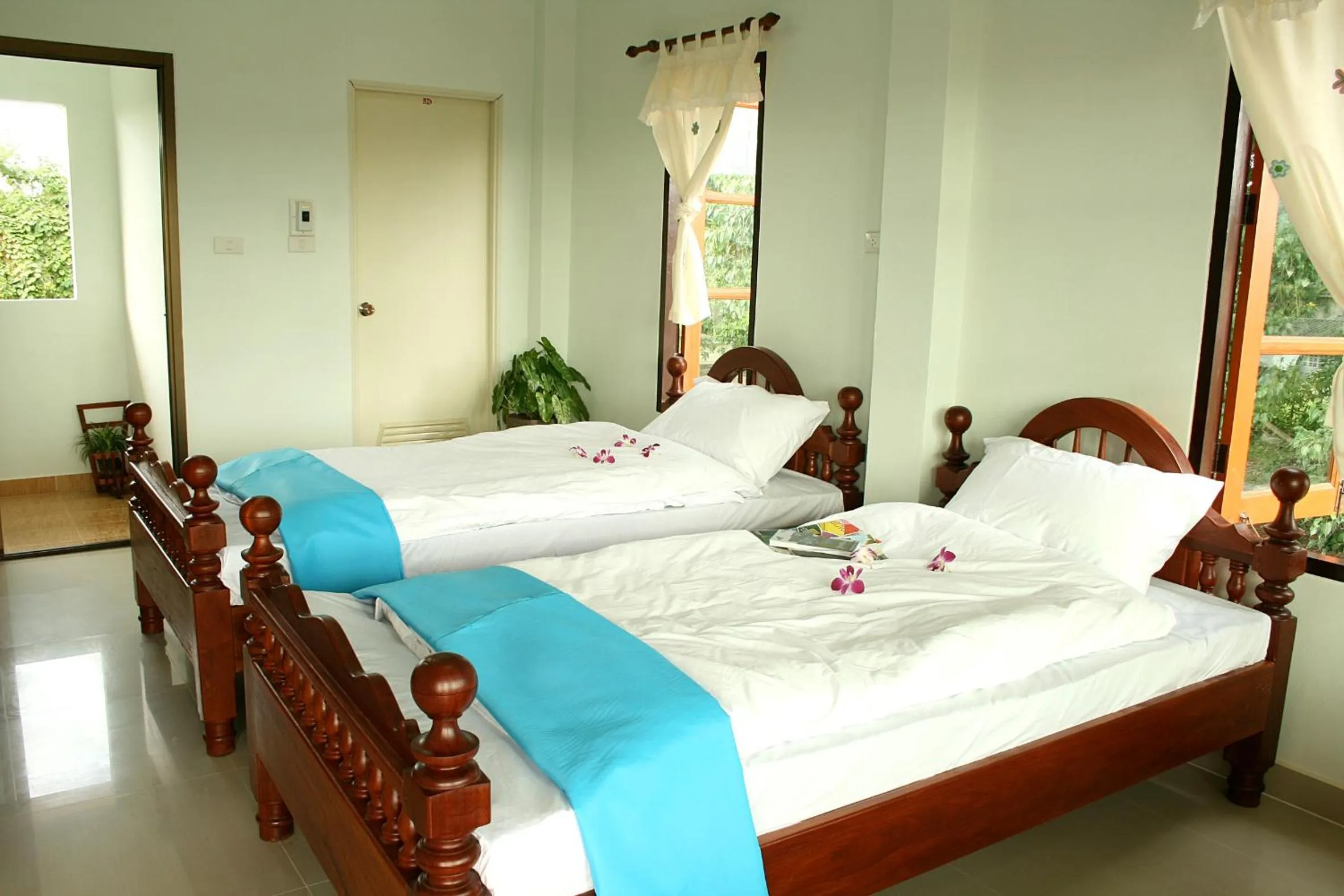 Standard Twin Room in Thai Guesthouse