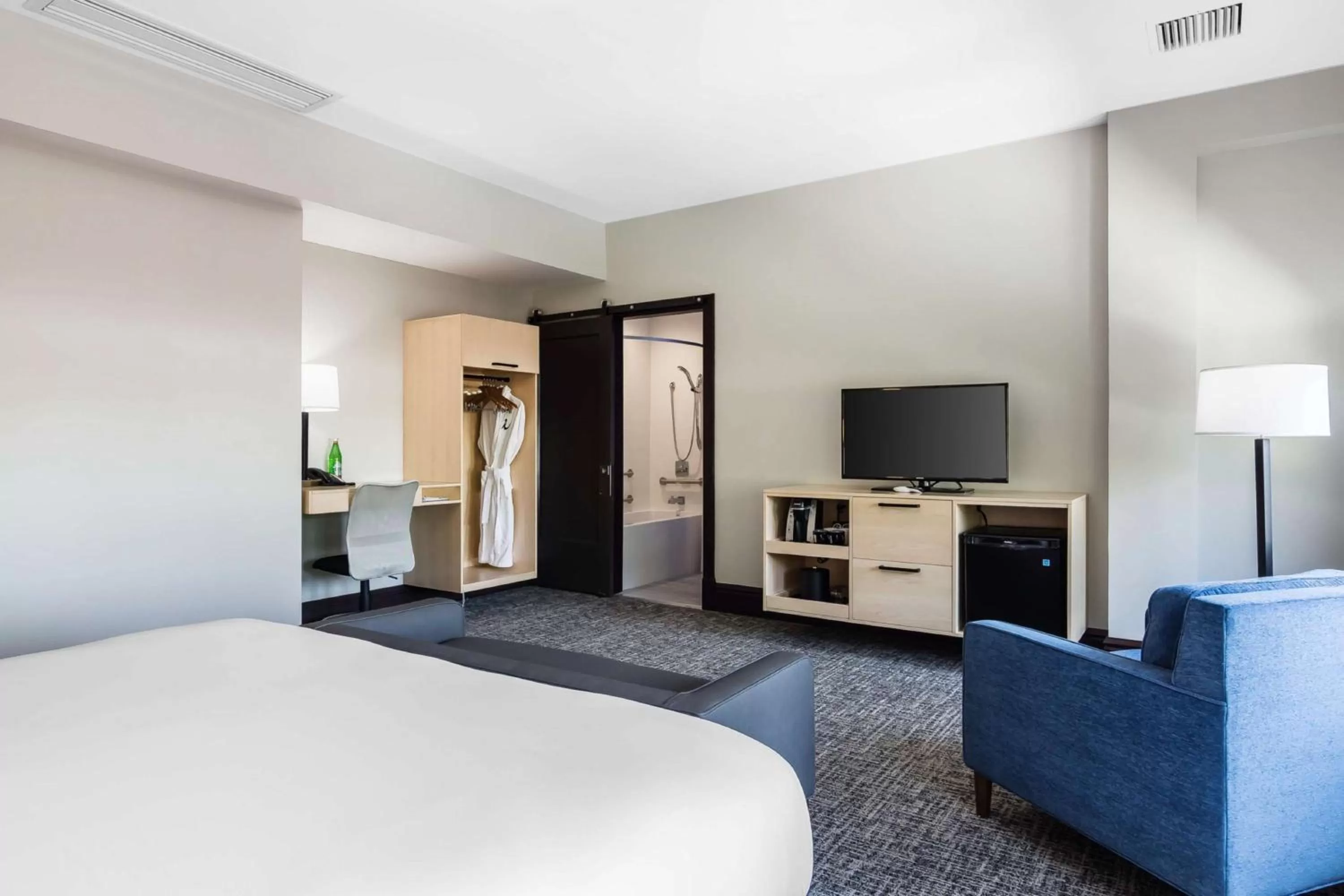 King Room with Accessible Tub - Mobility Access in The Waters Hot Springs, Tapestry Collection by Hilton