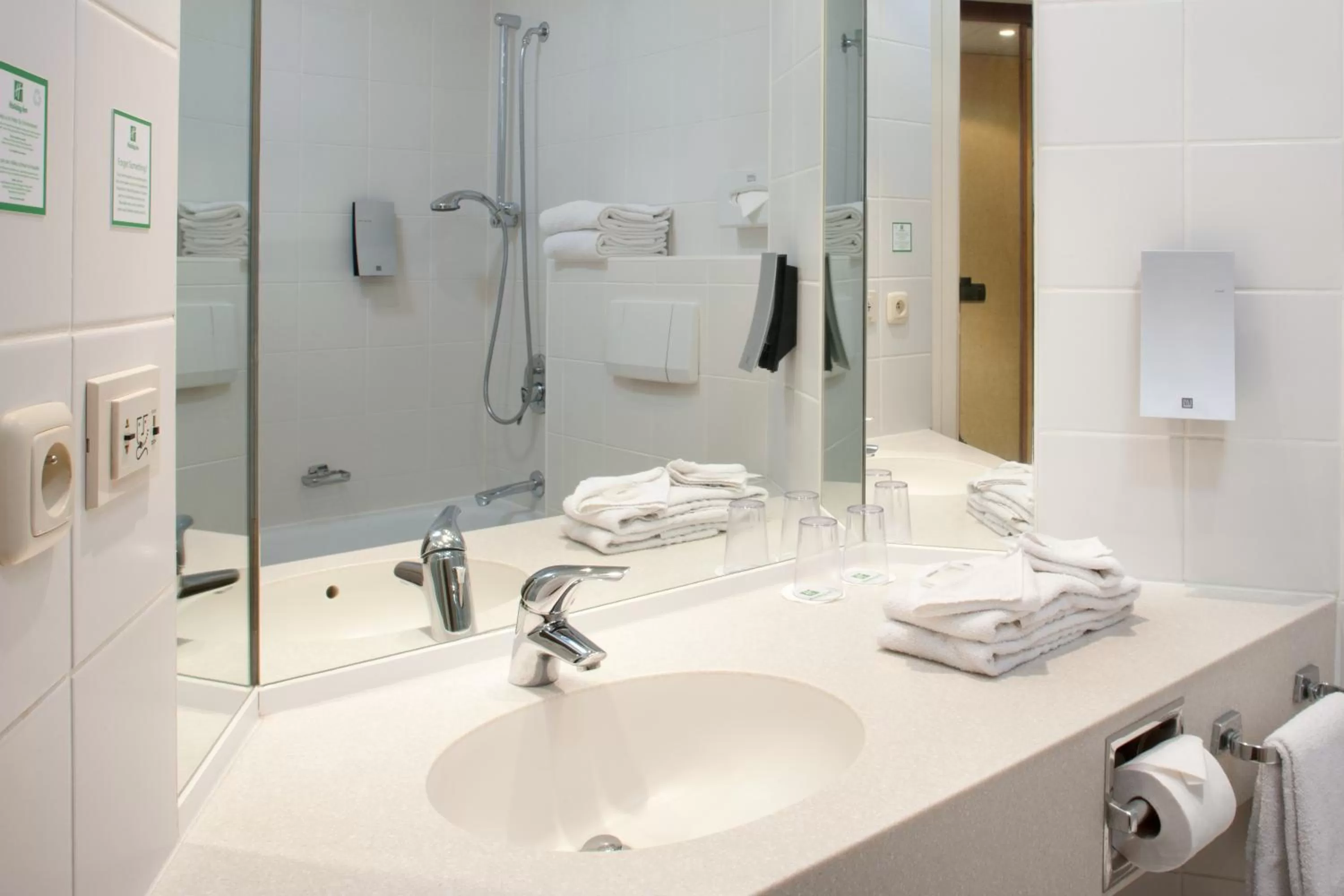 Standard King Room in Holiday Inn Gent Expo by IHG