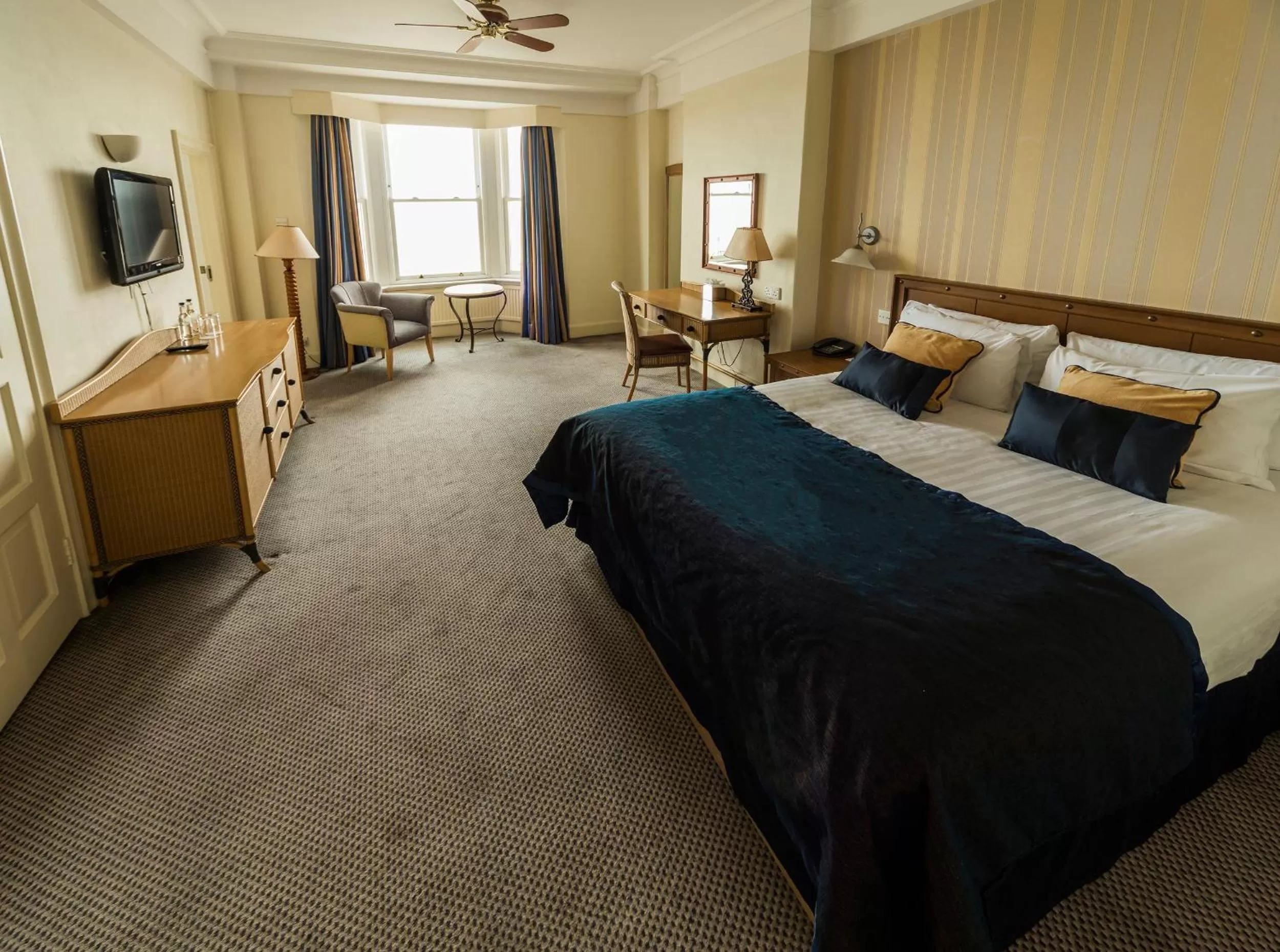 Deluxe Double Room with Sea View in The Old Ship Hotel