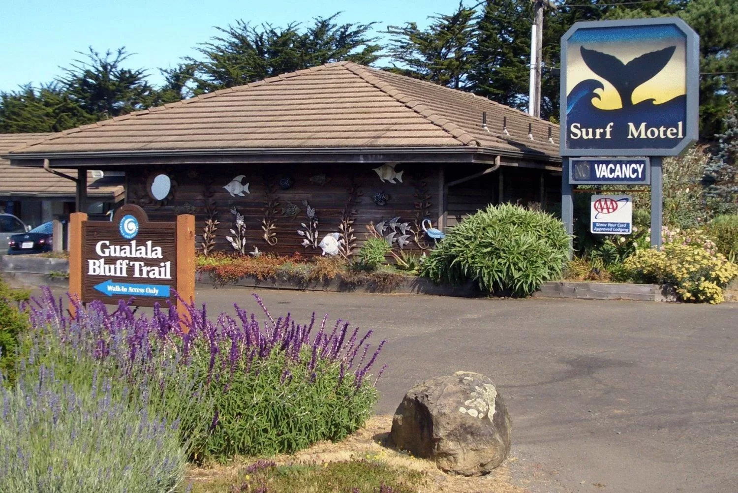 Gualala Surf Inn on the ocean bluff