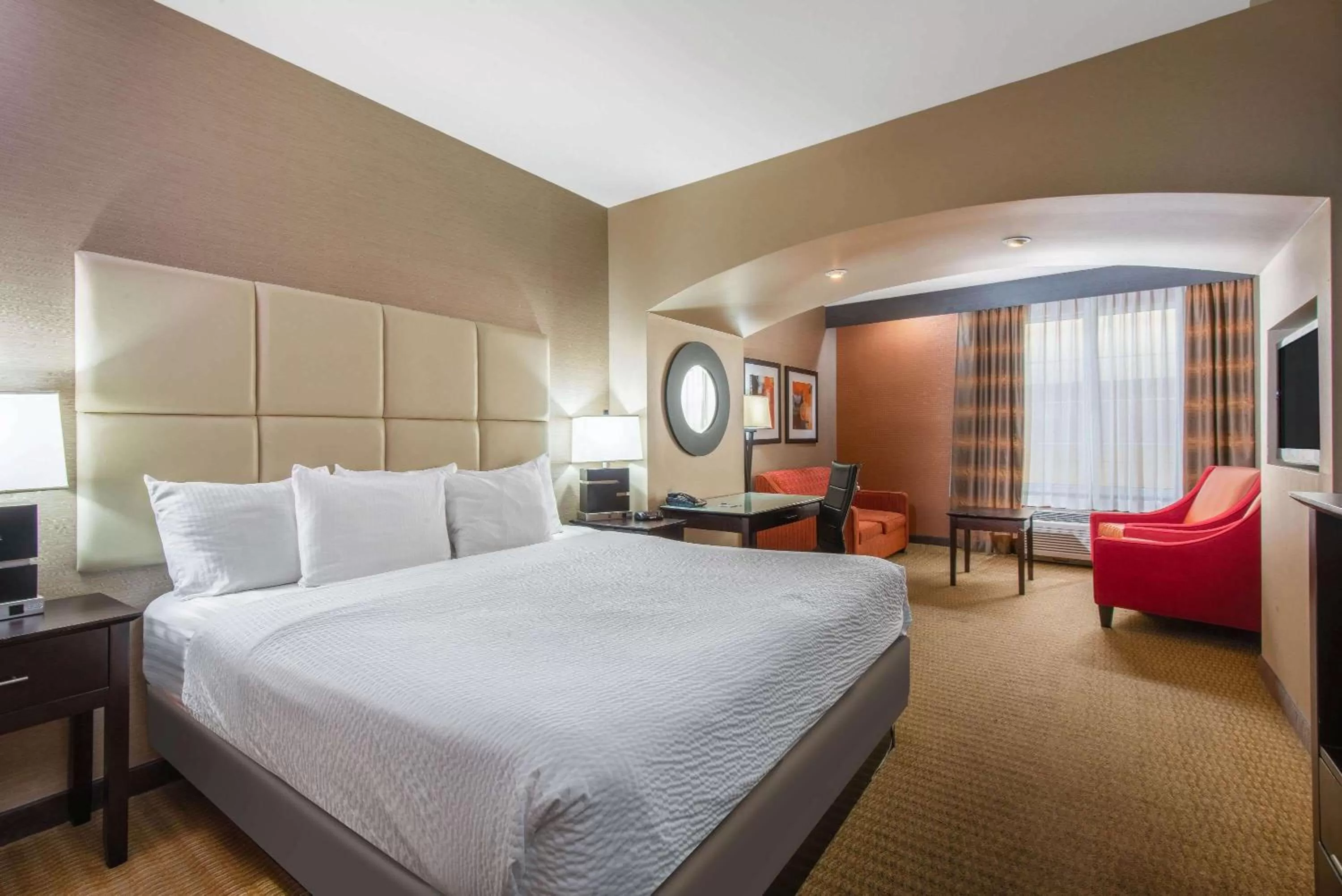 Executive King Room - Non-Smoking in La Quinta by Wyndham Harrisburg-Hershey