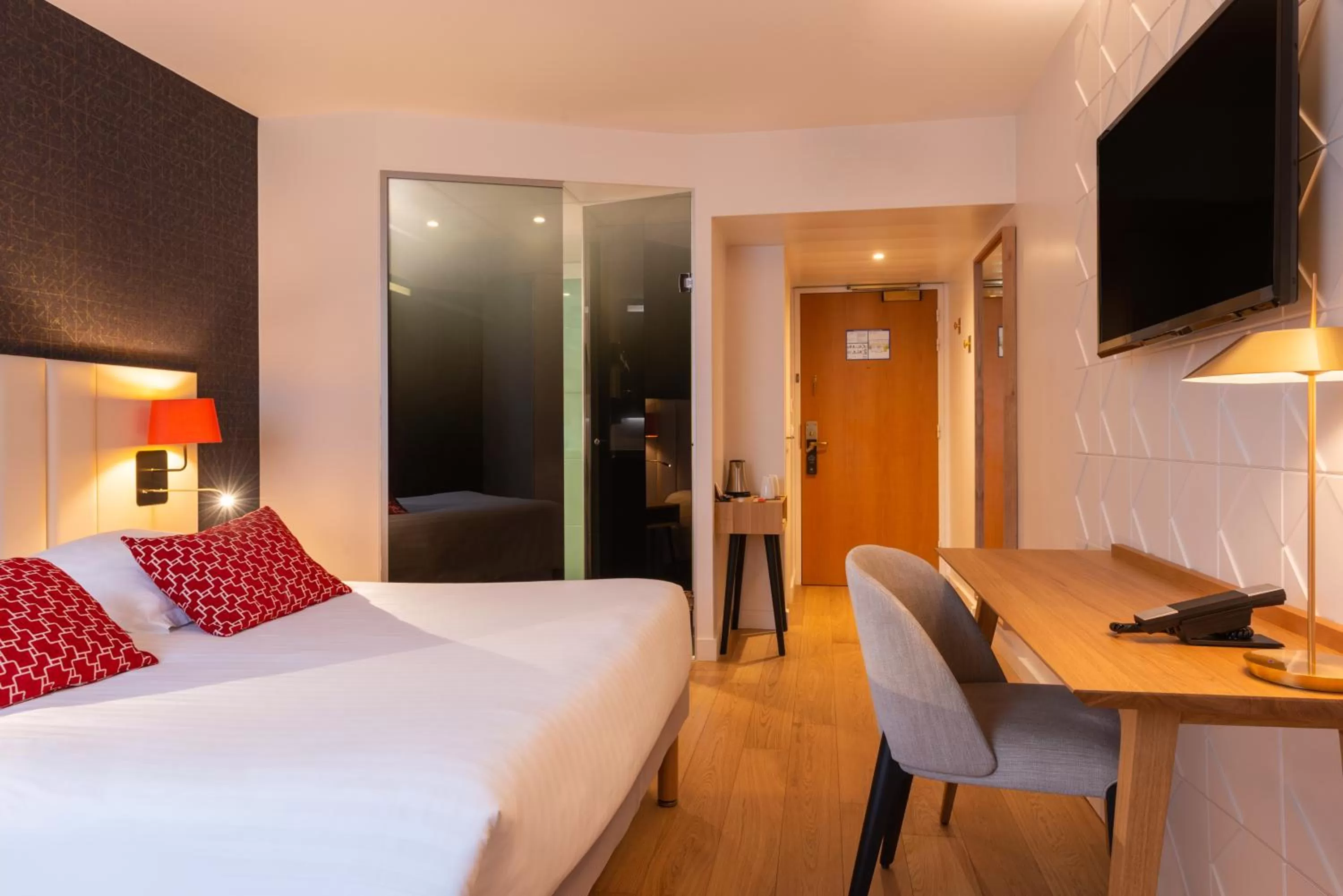 Superior Double Room in L'Amirauté Brest