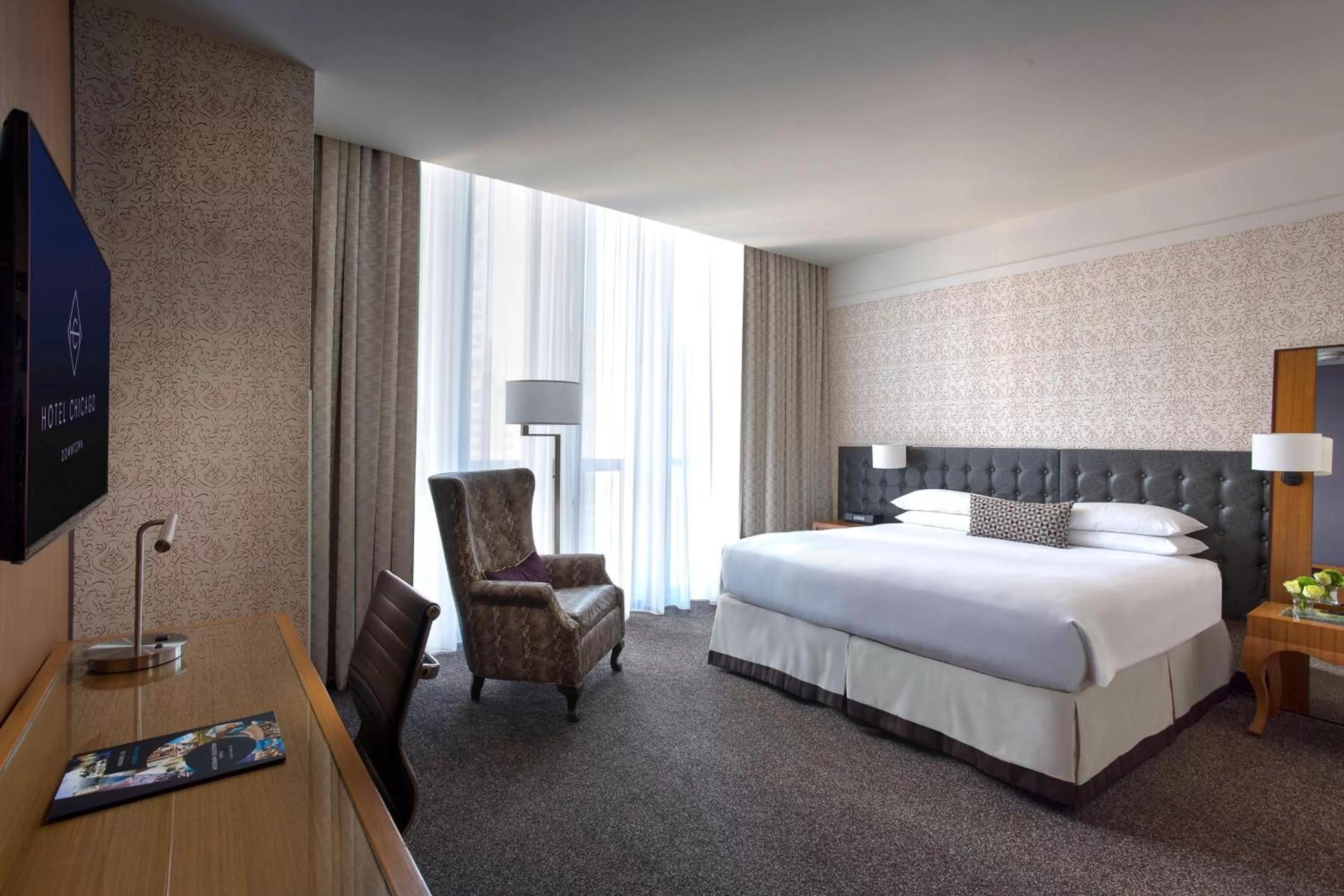 King Room - Concierge Level in Hotel Chicago Downtown, Autograph Collection