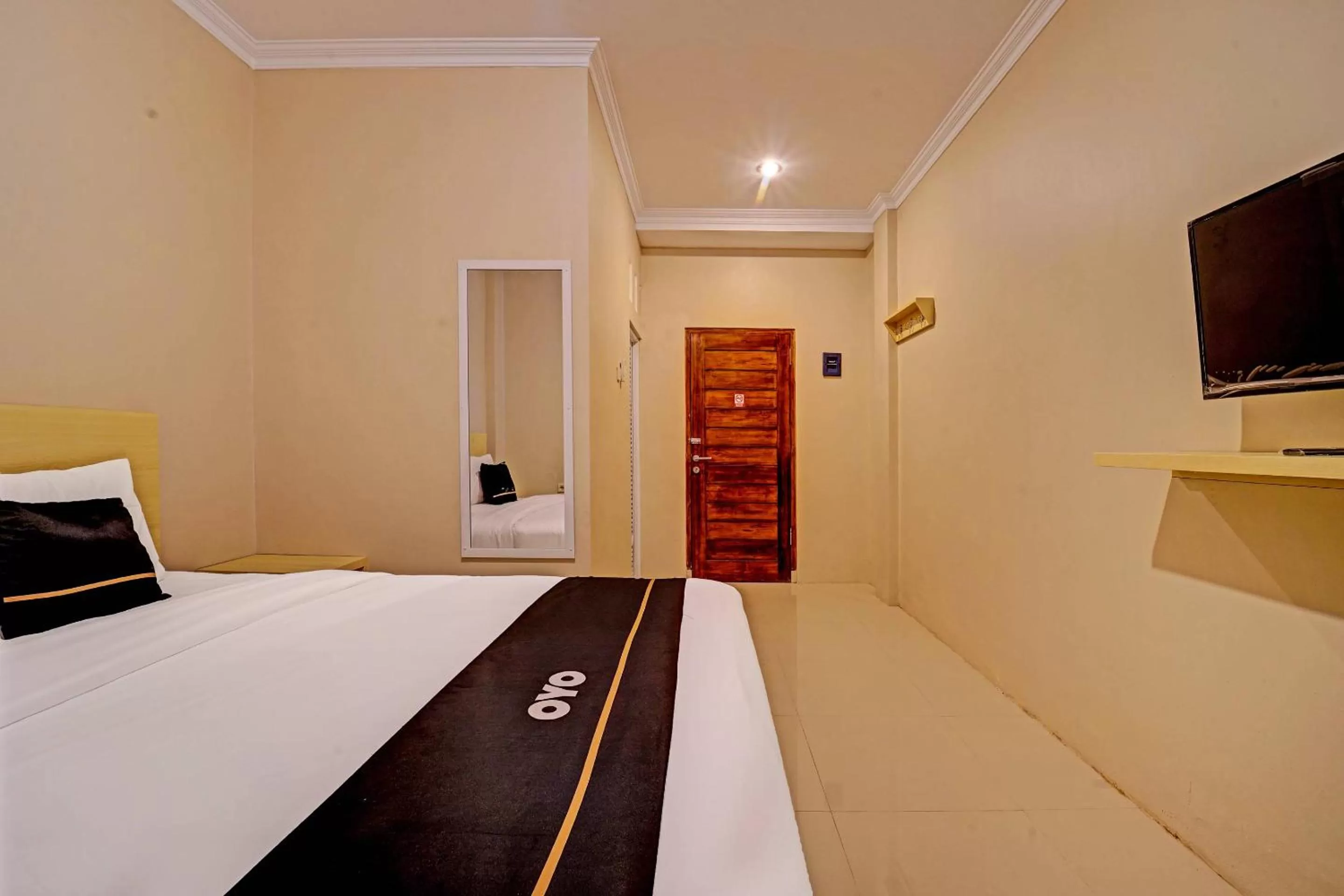 Deluxe Double Room in Hotel Andono near YIA Mitra RedDoorz