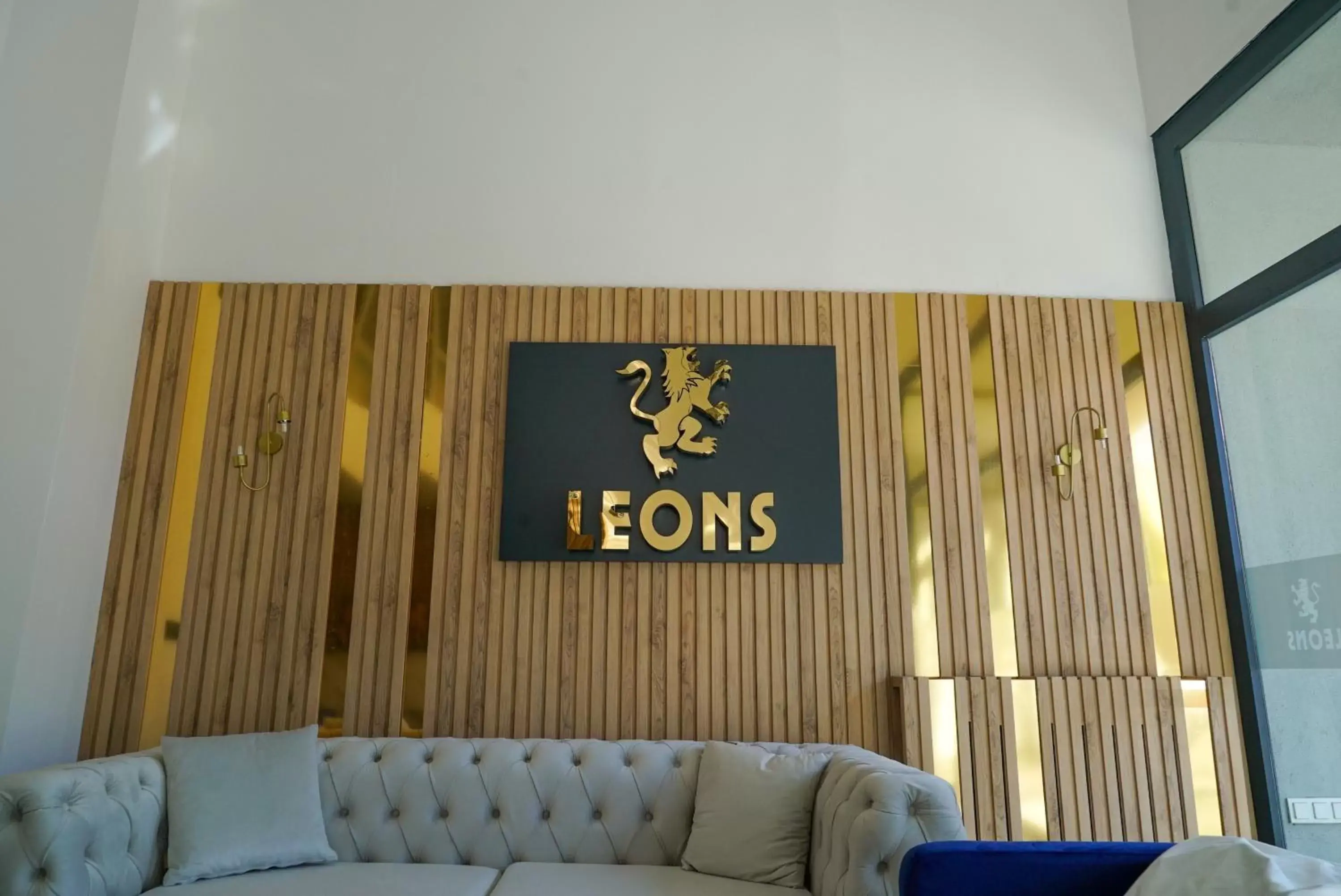 LEONS HOTEL LEONS HOTEL
