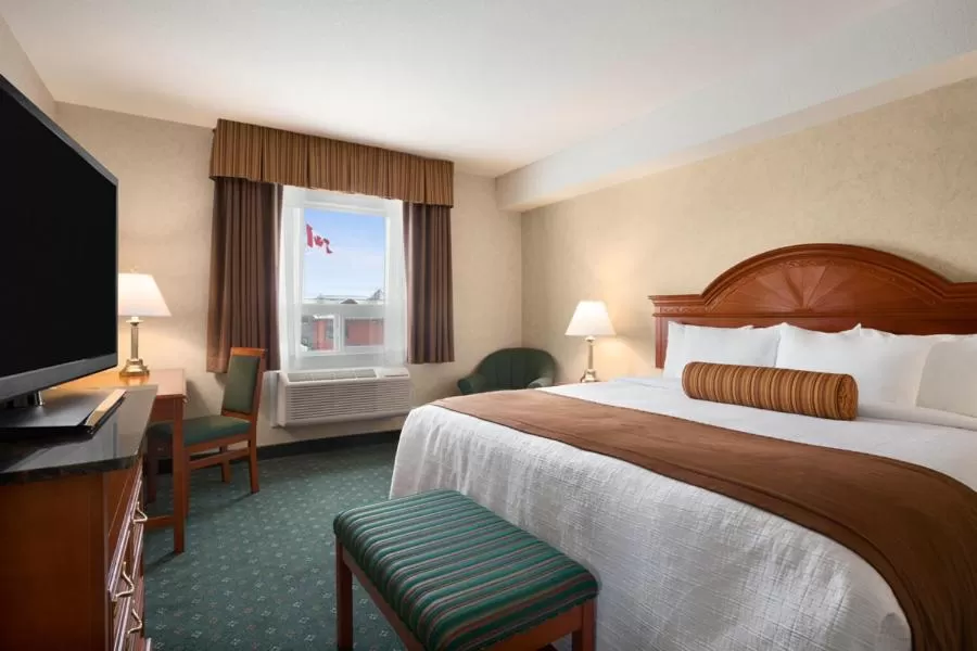 King Room - Non-Smoking in Travelodge by Wyndham Strathmore
