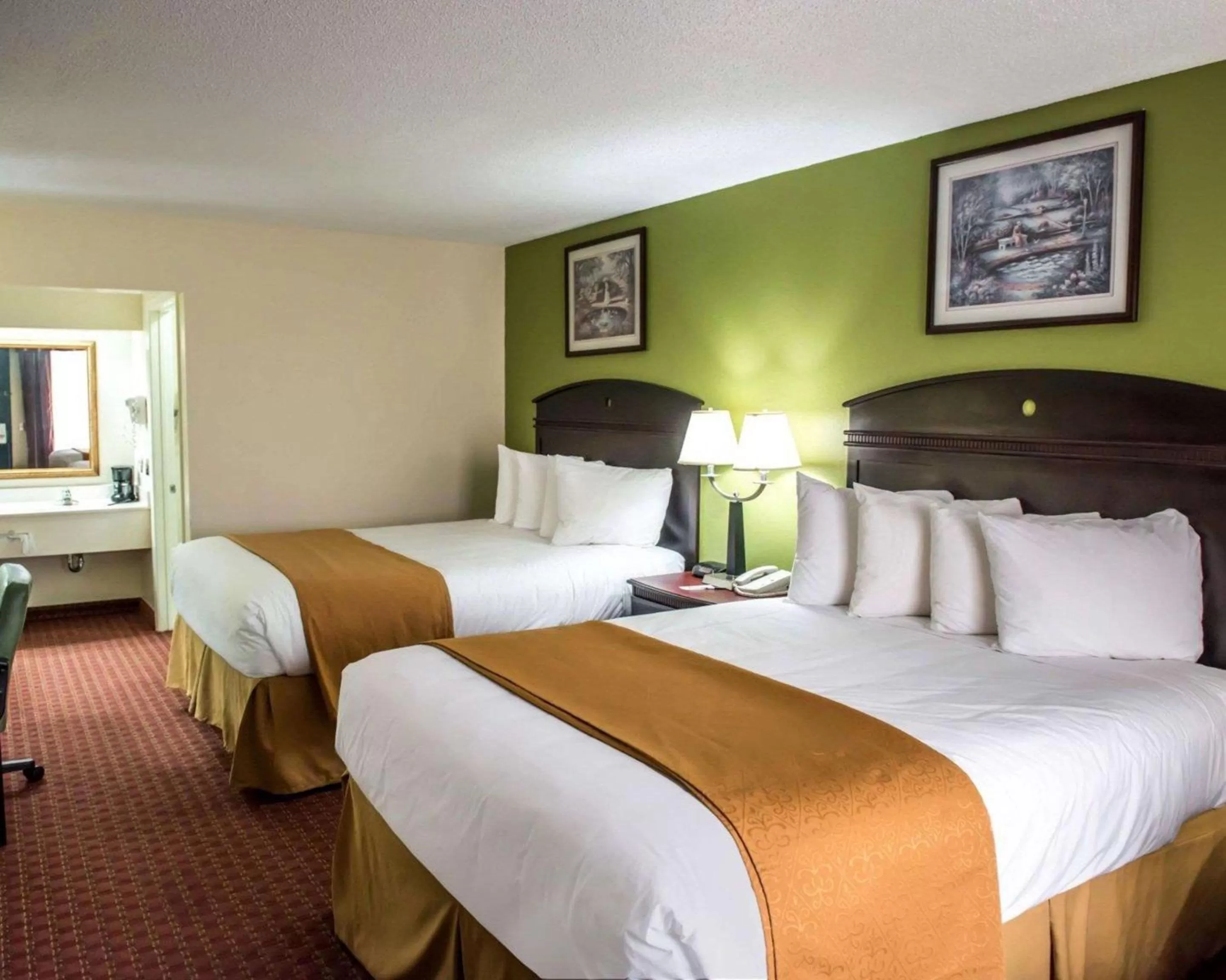 Queen Room with Two Queen Beds - Smoking in Quality Inn Chipley I-10 at Exit 120