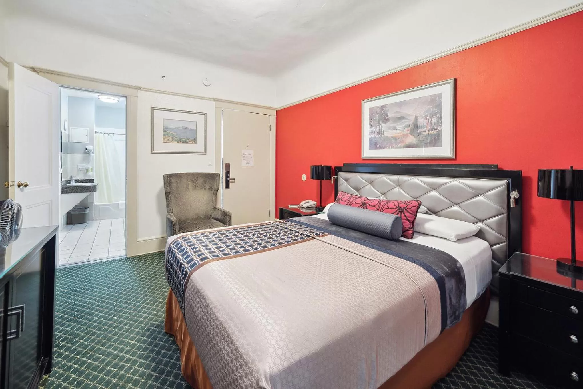 Queen Room in Union Square Plaza Hotel