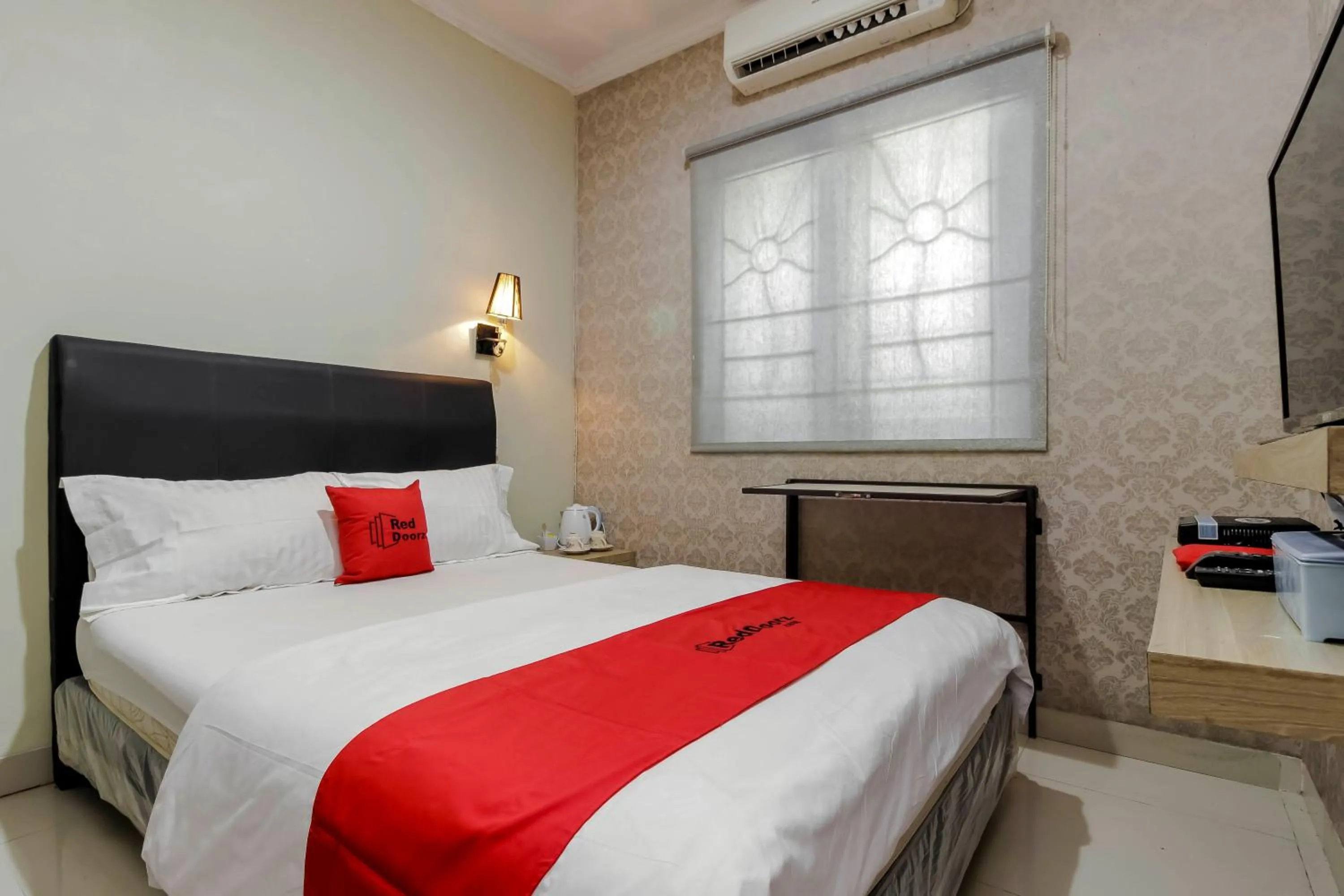 Double Room in RedDoorz Plus near Lippo Cikarang Mall
