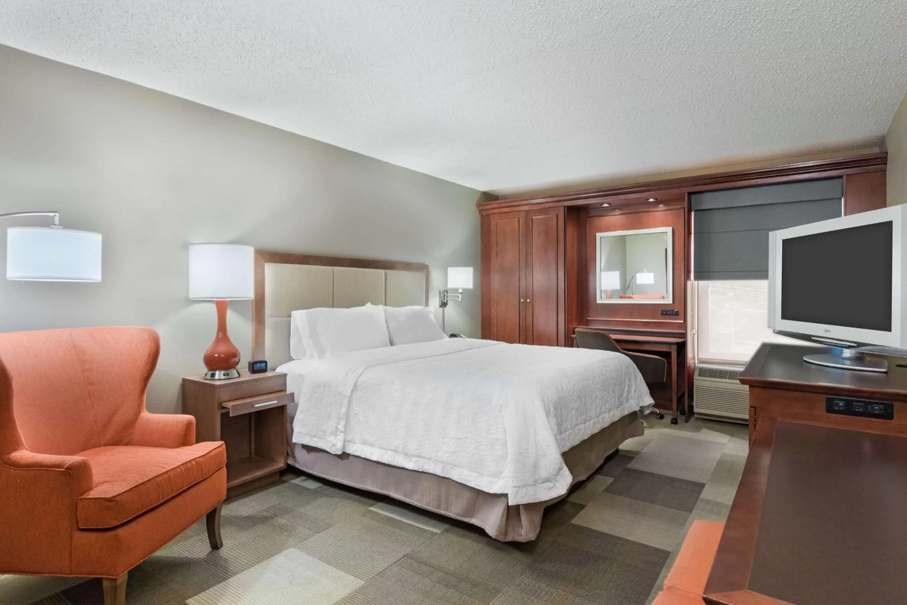 King Room with King Bed - Non-Smoking in Hampton Inn Boston / Marlborough