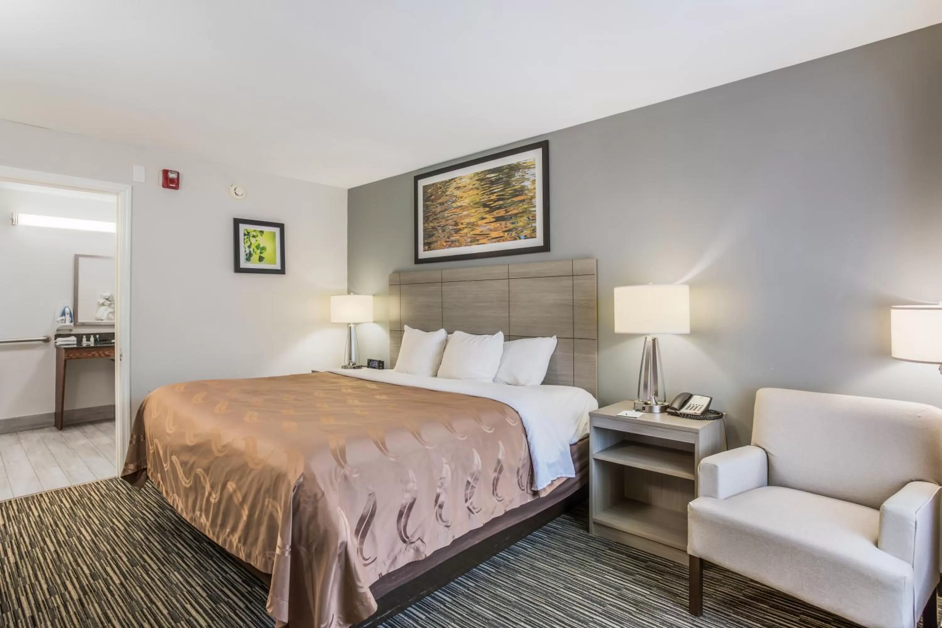 King Room - Accessible/Non-Smoking in Quality Inn Gallatin-Nashville Metro