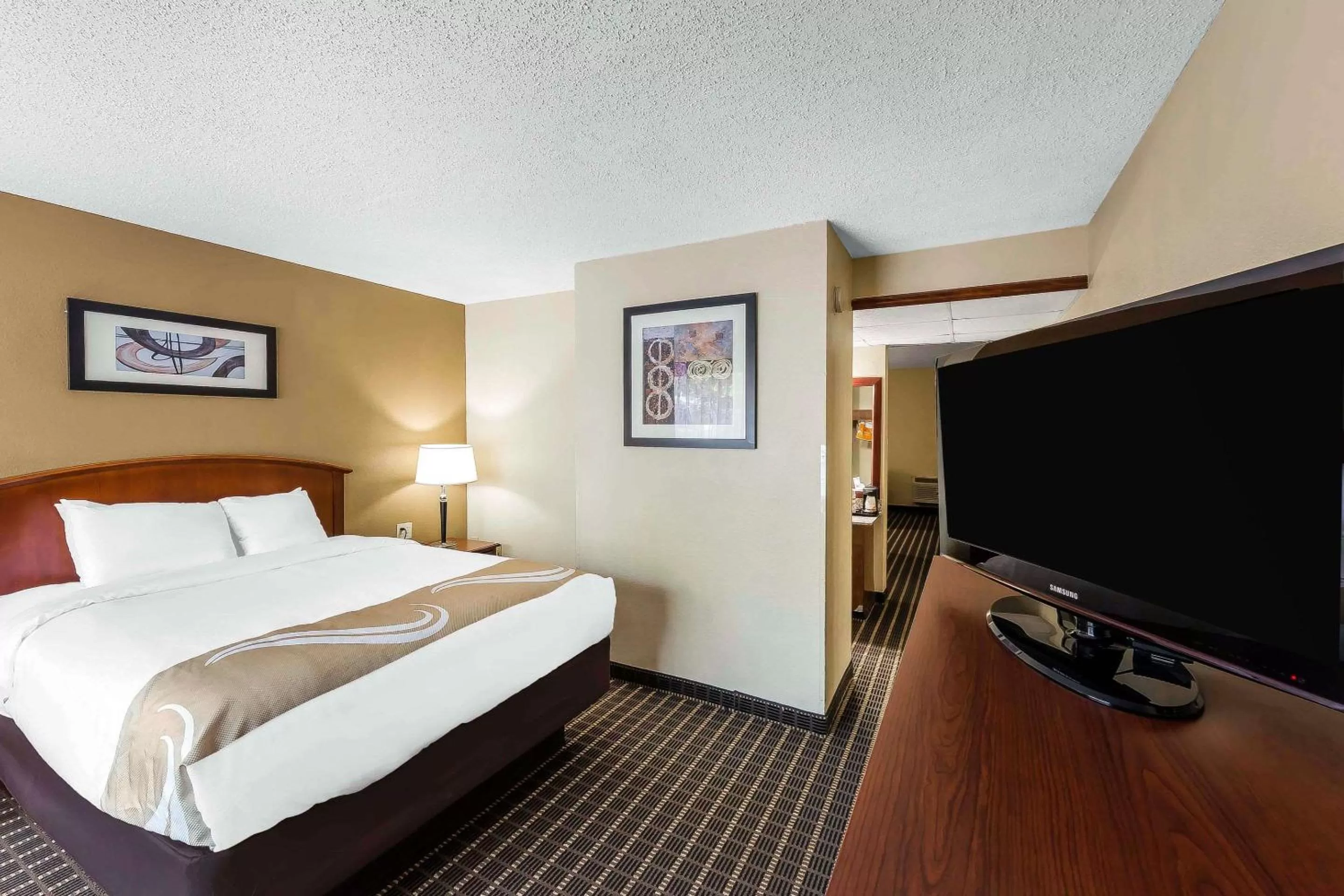 Queen Room with Three Queen Beds - Non-Smoking in Quality Inn & Suites Sevierville - Pigeon Forge