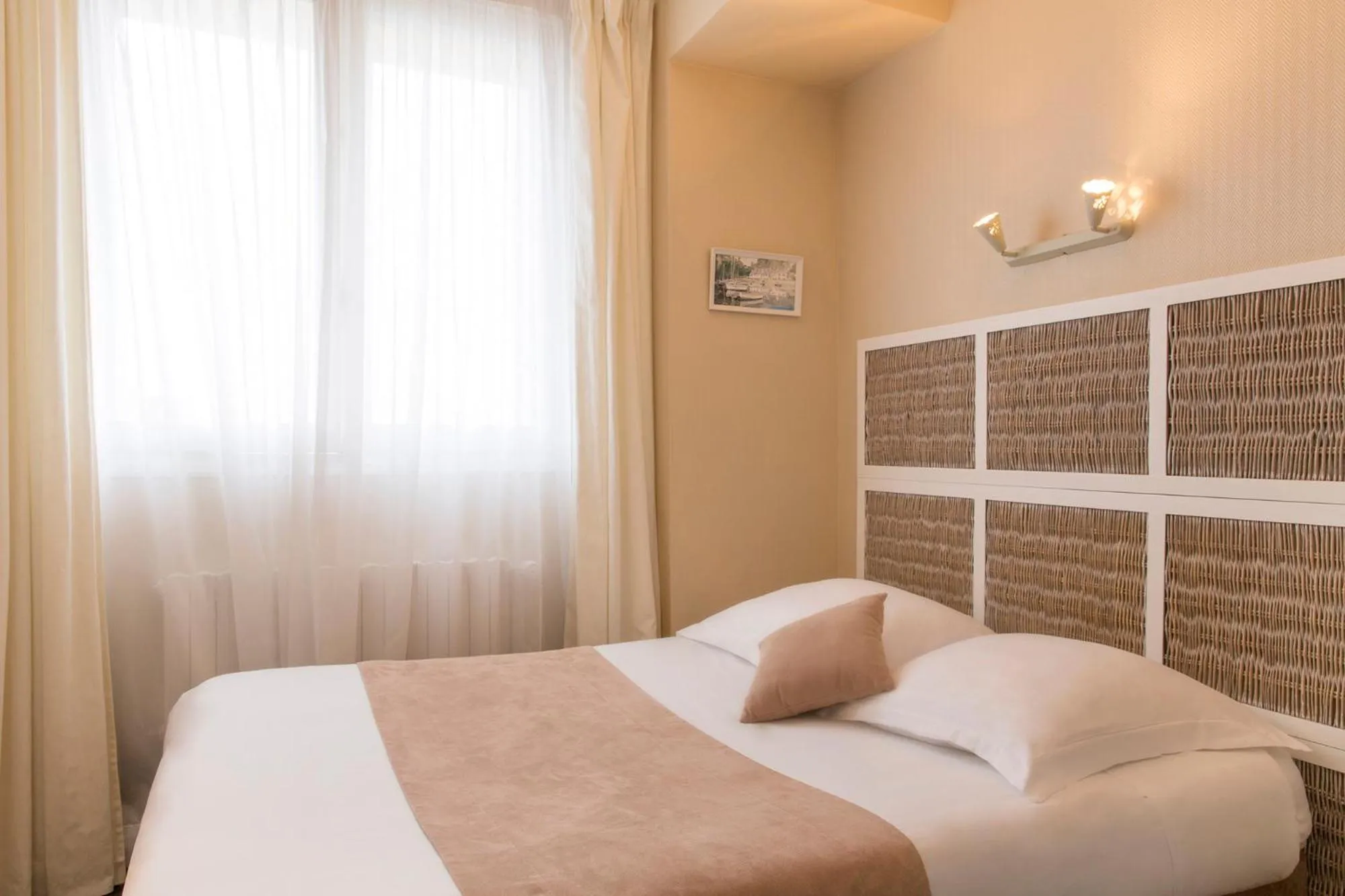 Budget Double Room in Brit Hôtel Confort Cléria Lorient Centre