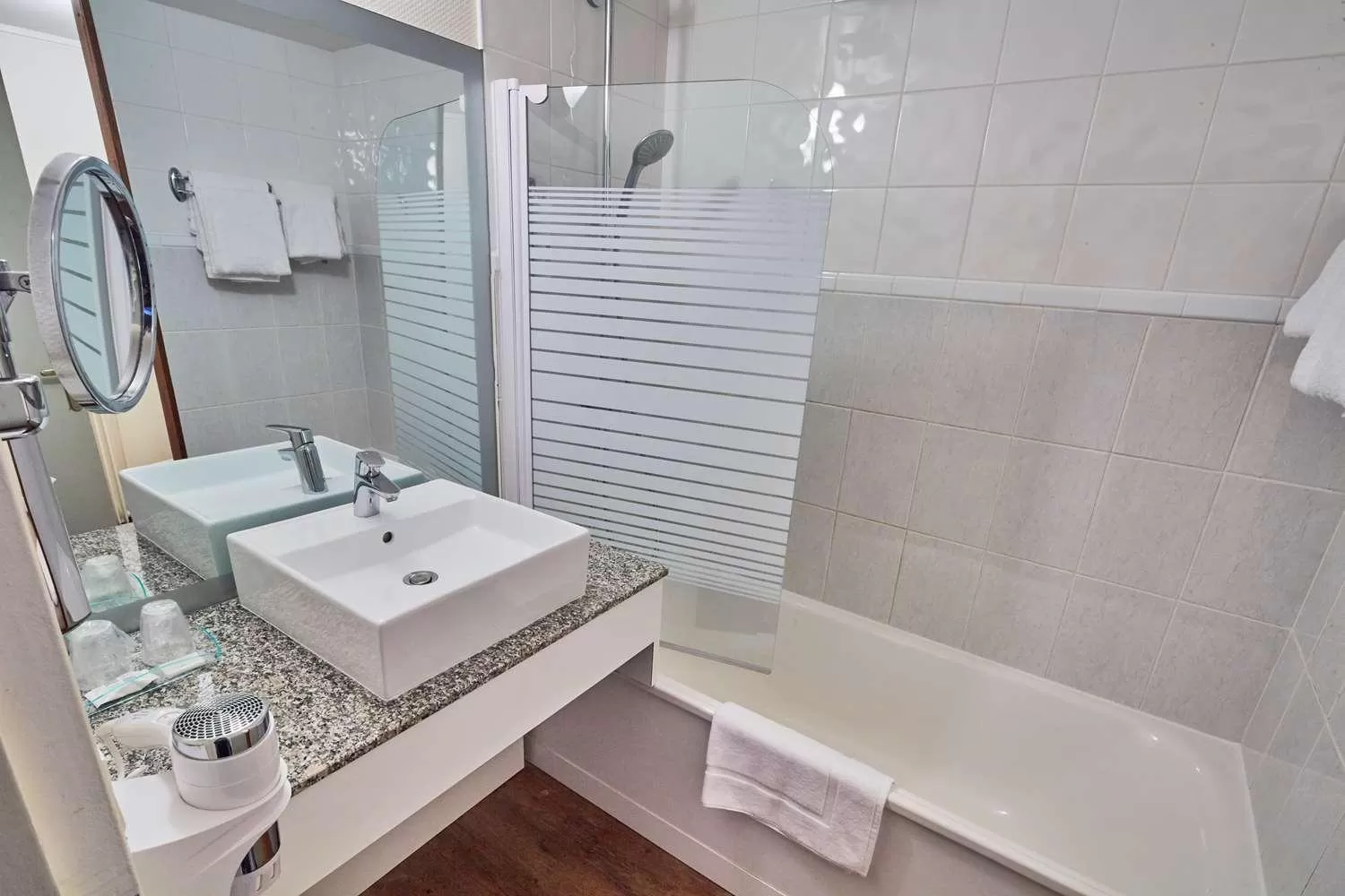 Twin Room in Kyriad Prestige Beaune le Panorama