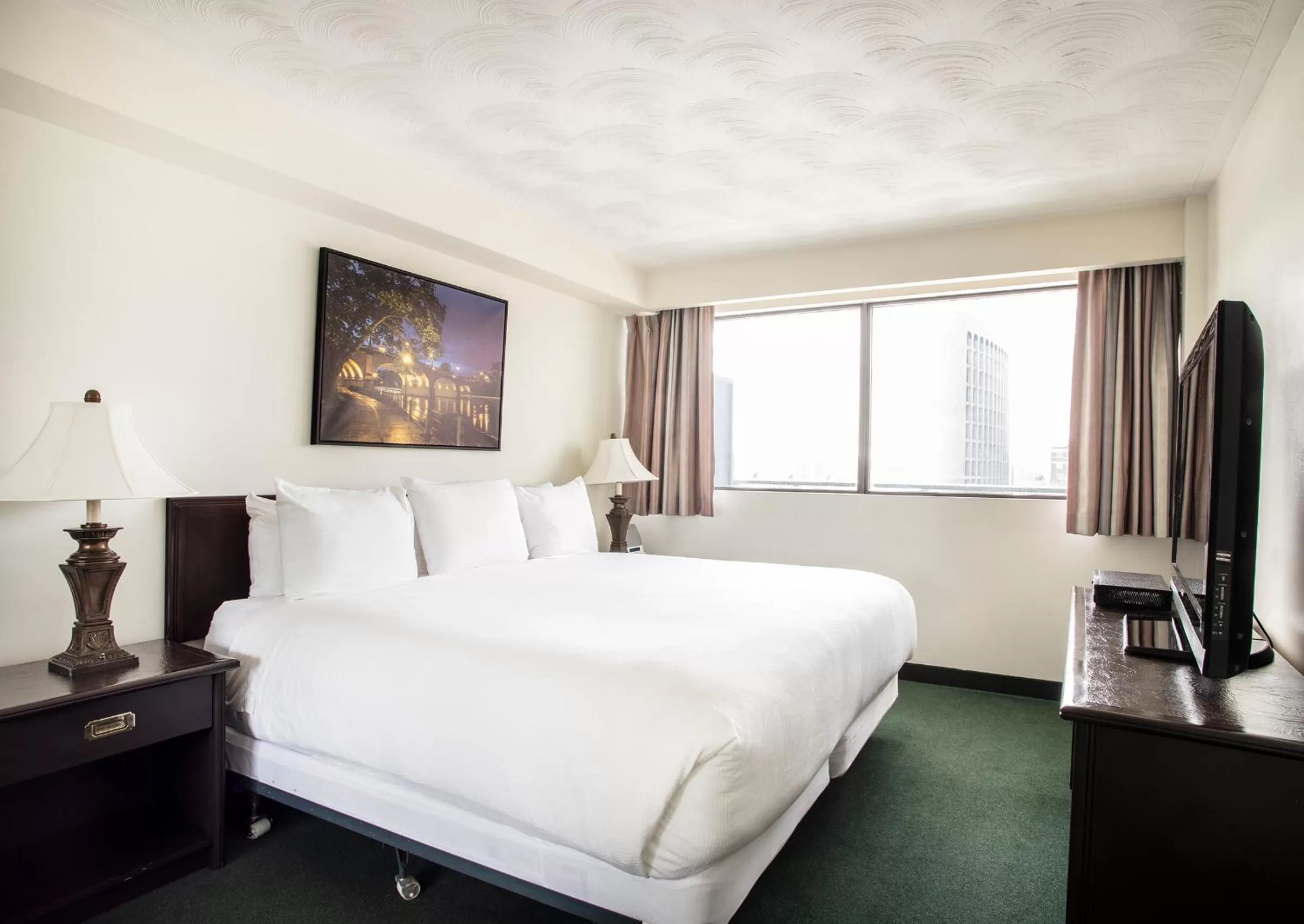 Superior One-Bedroom Suite, 1 King/Queen Bed, 1 Queen Sofa Bed in The Business Inn