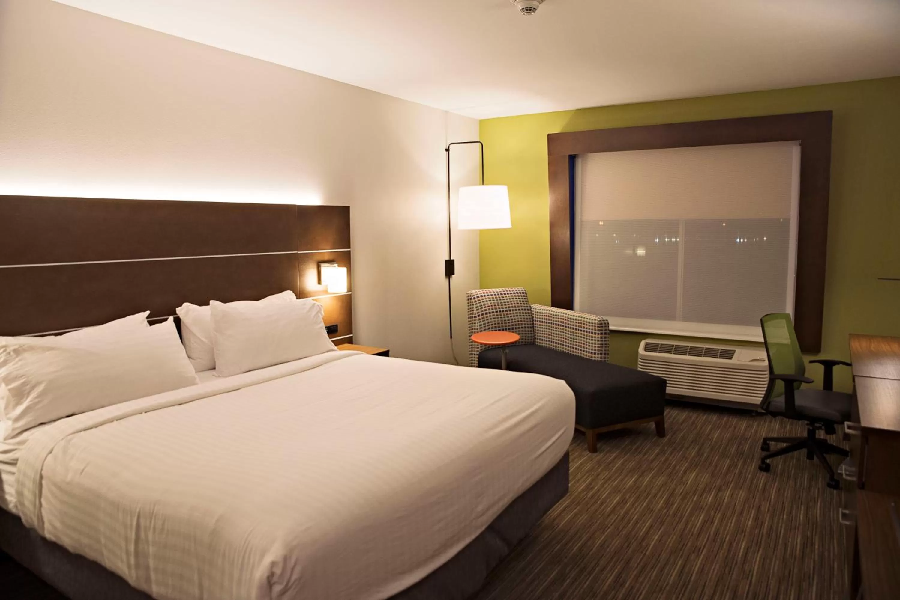 Standard King Room in Holiday Inn Express & Suites - Rantoul by IHG