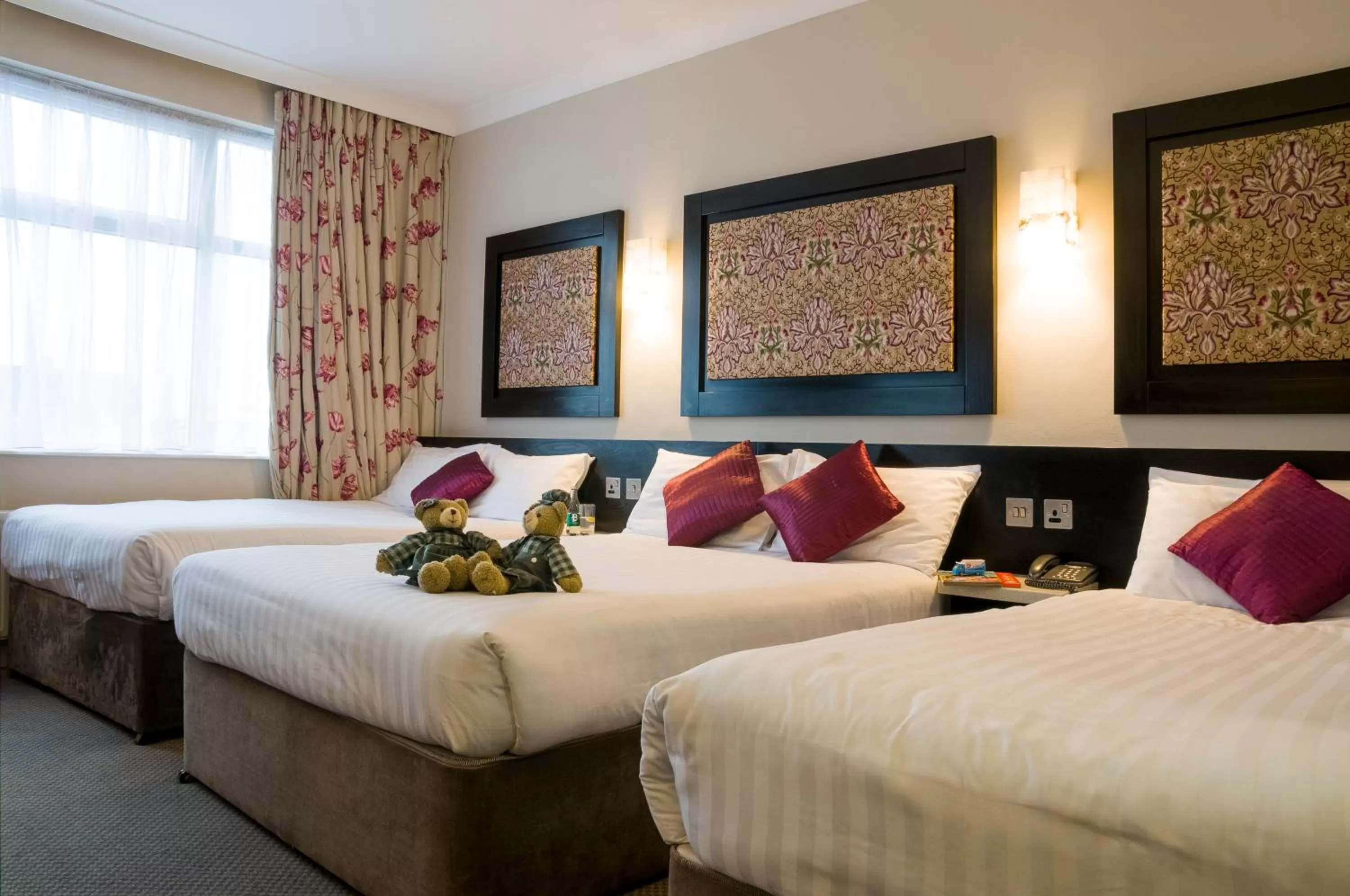 Family Room (2 Adults + 2 Children) in Flannery's Hotel