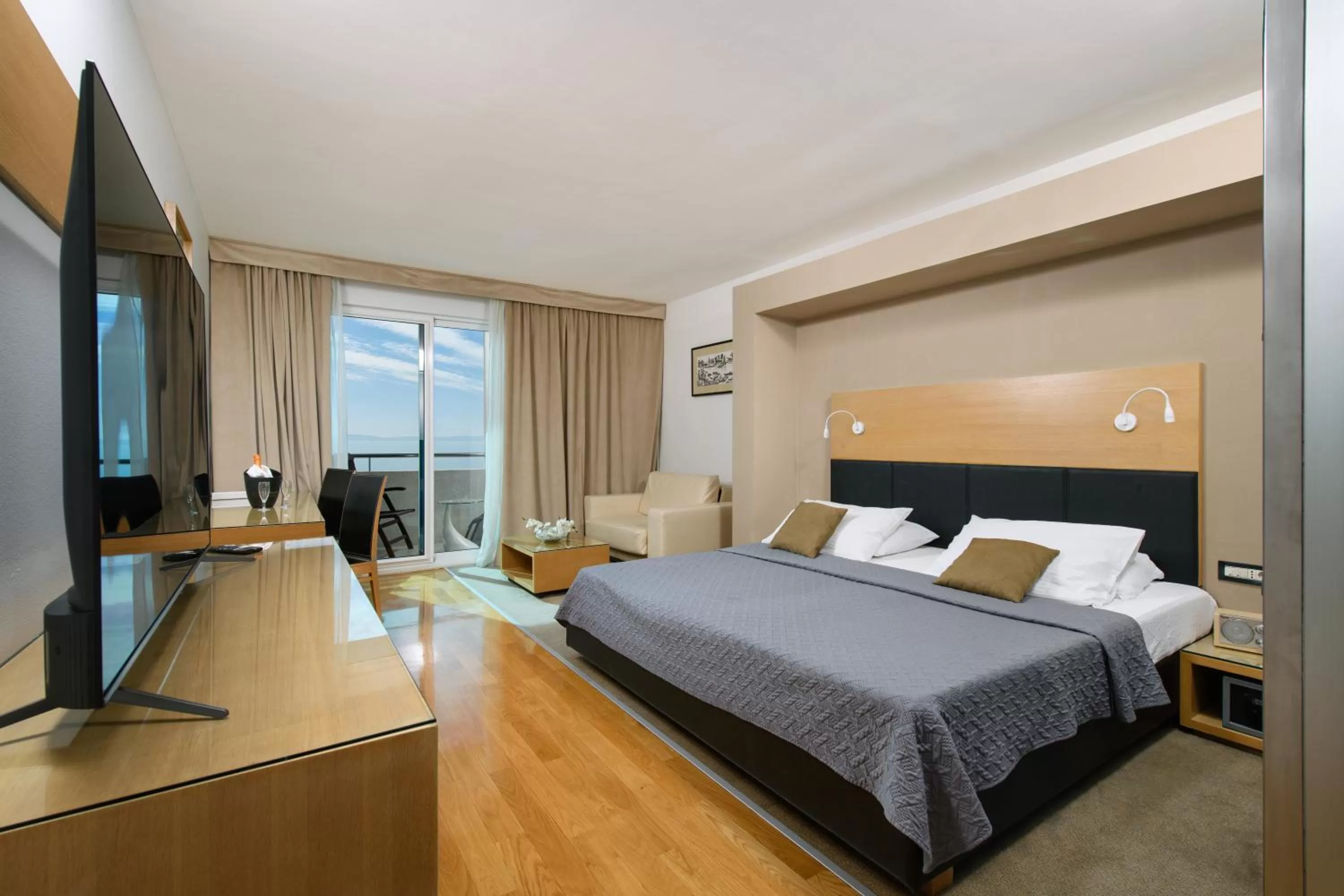 Deluxe Room with Balcony and Sea View in Hotel San Antonio