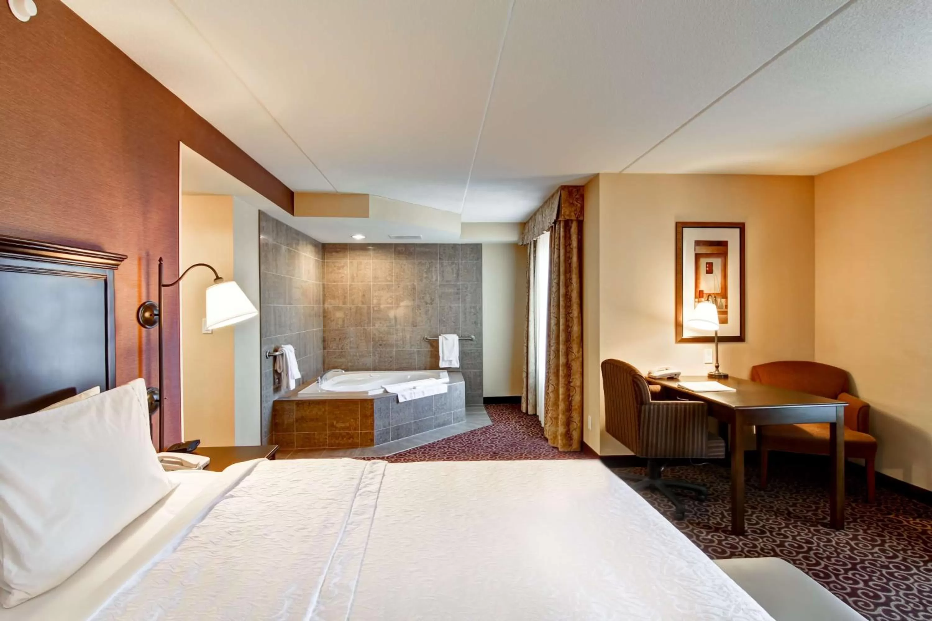 Deluxe King Room with Whirpool - Non-Smoking in Hampton Inn Sudbury, Ontario