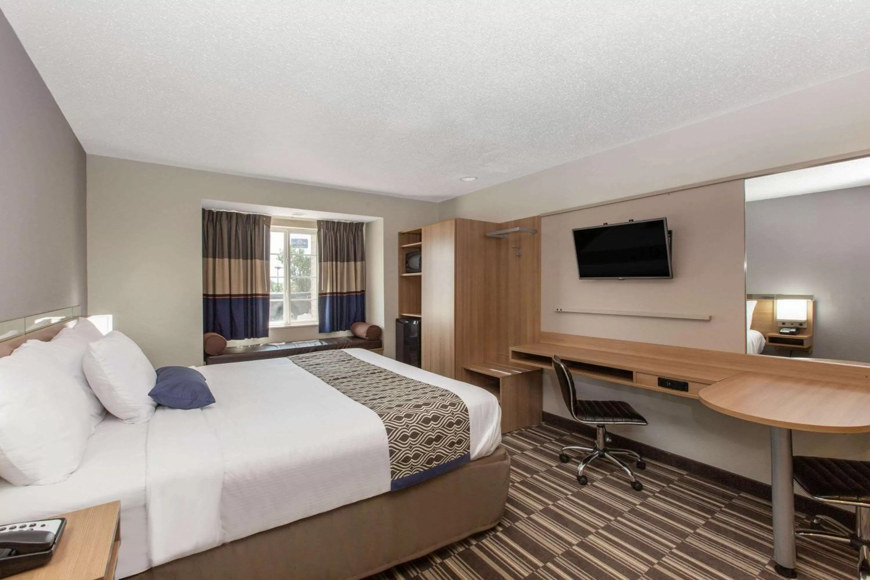 King Room - Non-Smoking in Microtel Inn & Suites by Wyndham Augusta/Riverwatch