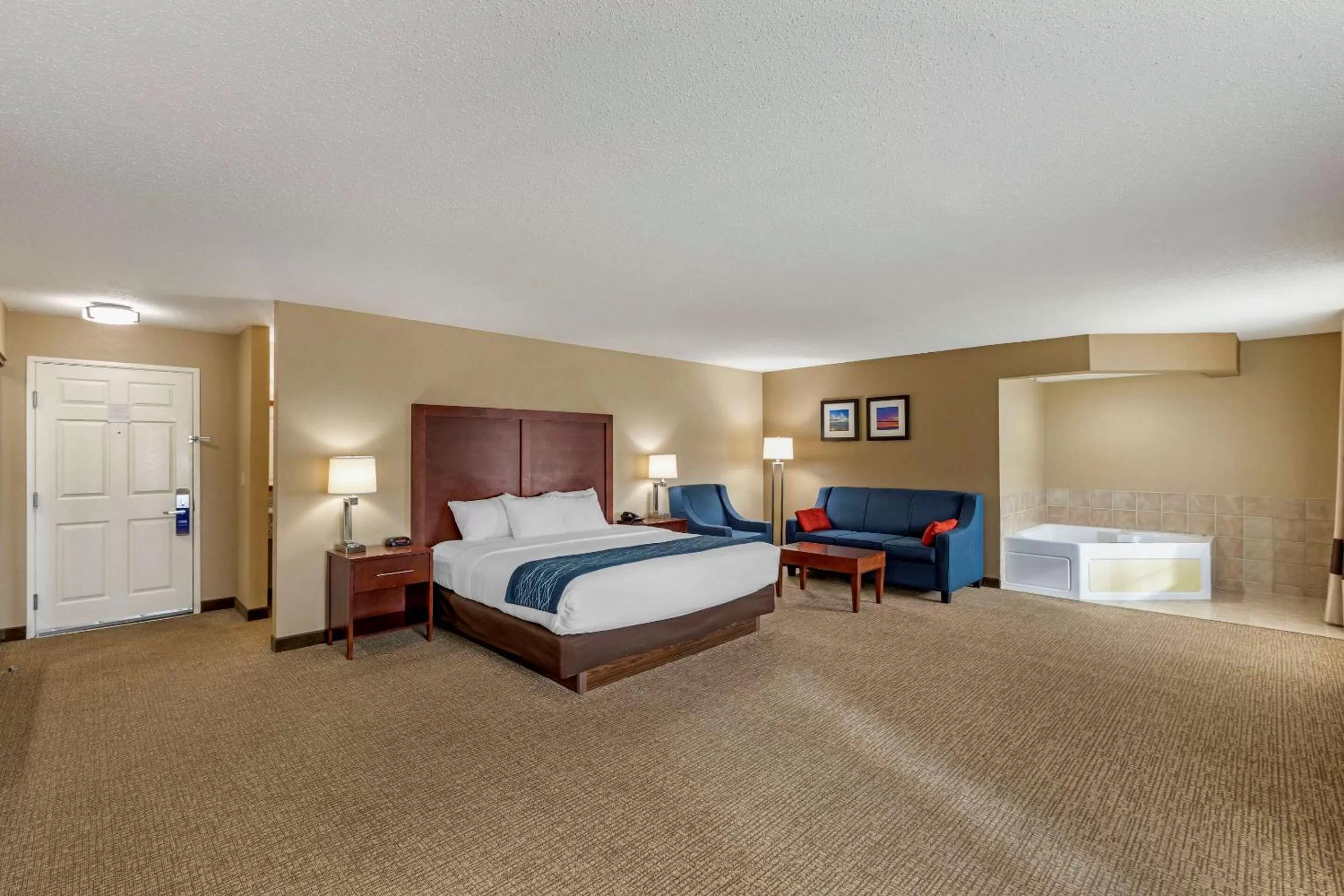 King Room with Fireplace - Non-Smoking in Comfort Inn & Suites Jackson - West Bend