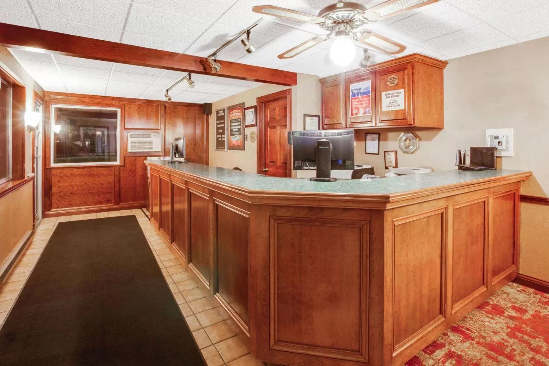 Lobby or reception in Super 8 Beachfront by Wyndham Mackinaw City, MI