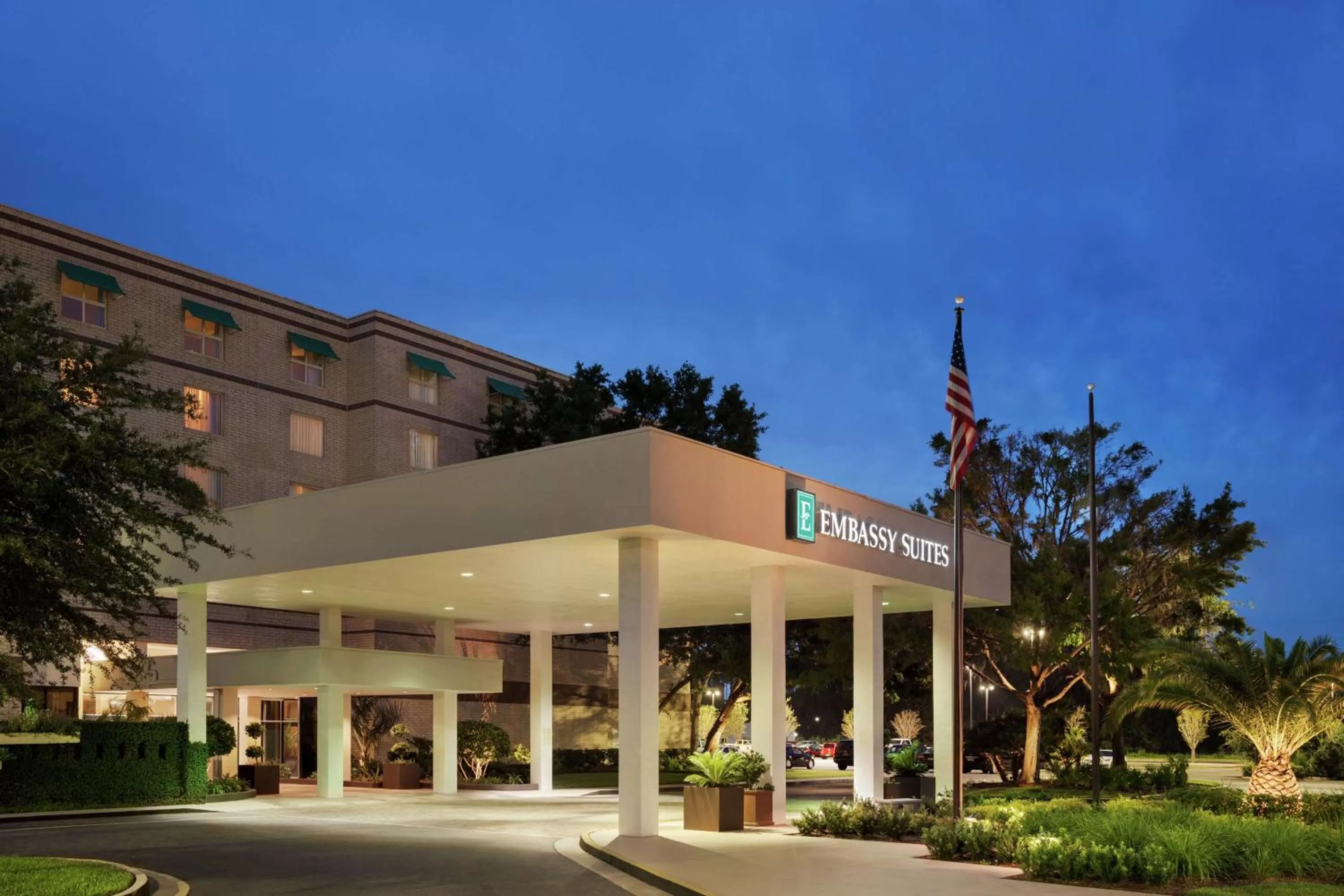 Property building in Embassy Suites Brunswick