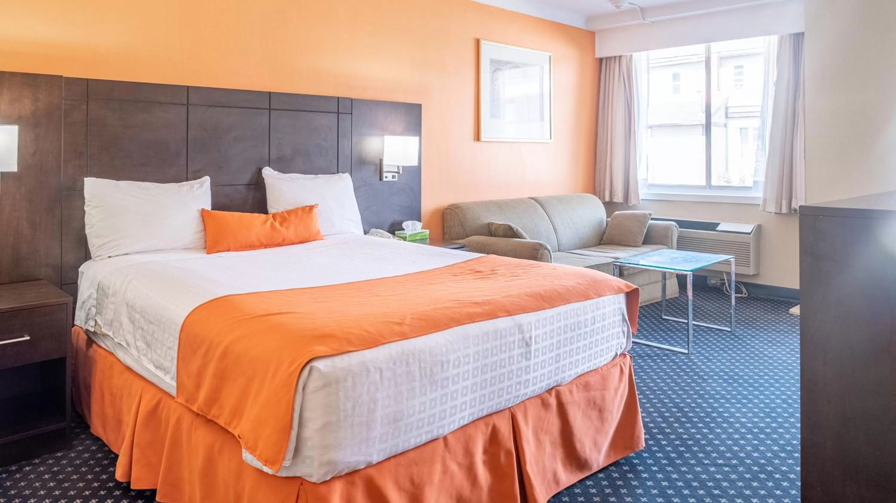 Queen Room - Smoking in Knights Inn North Bay