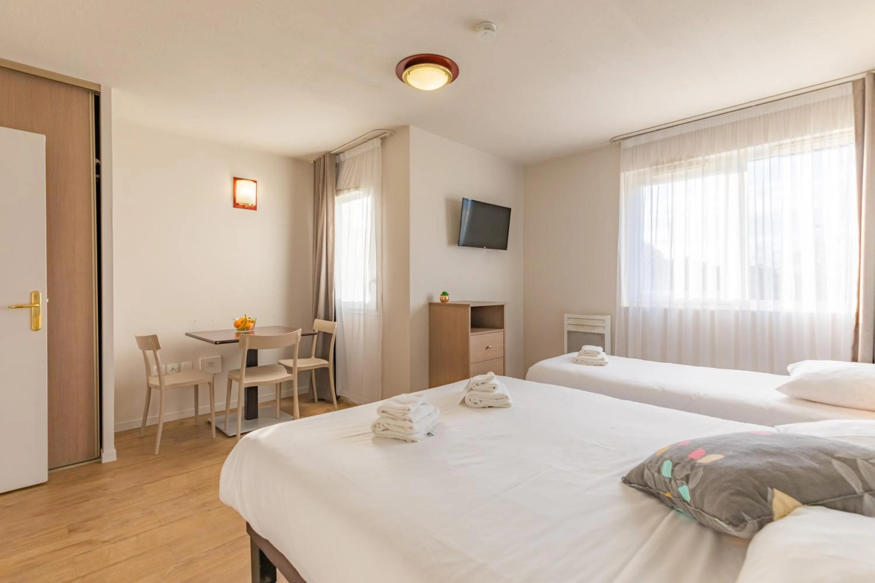 Standard Triple Studio in Appart'City Classic La Roche sur Yon Centre