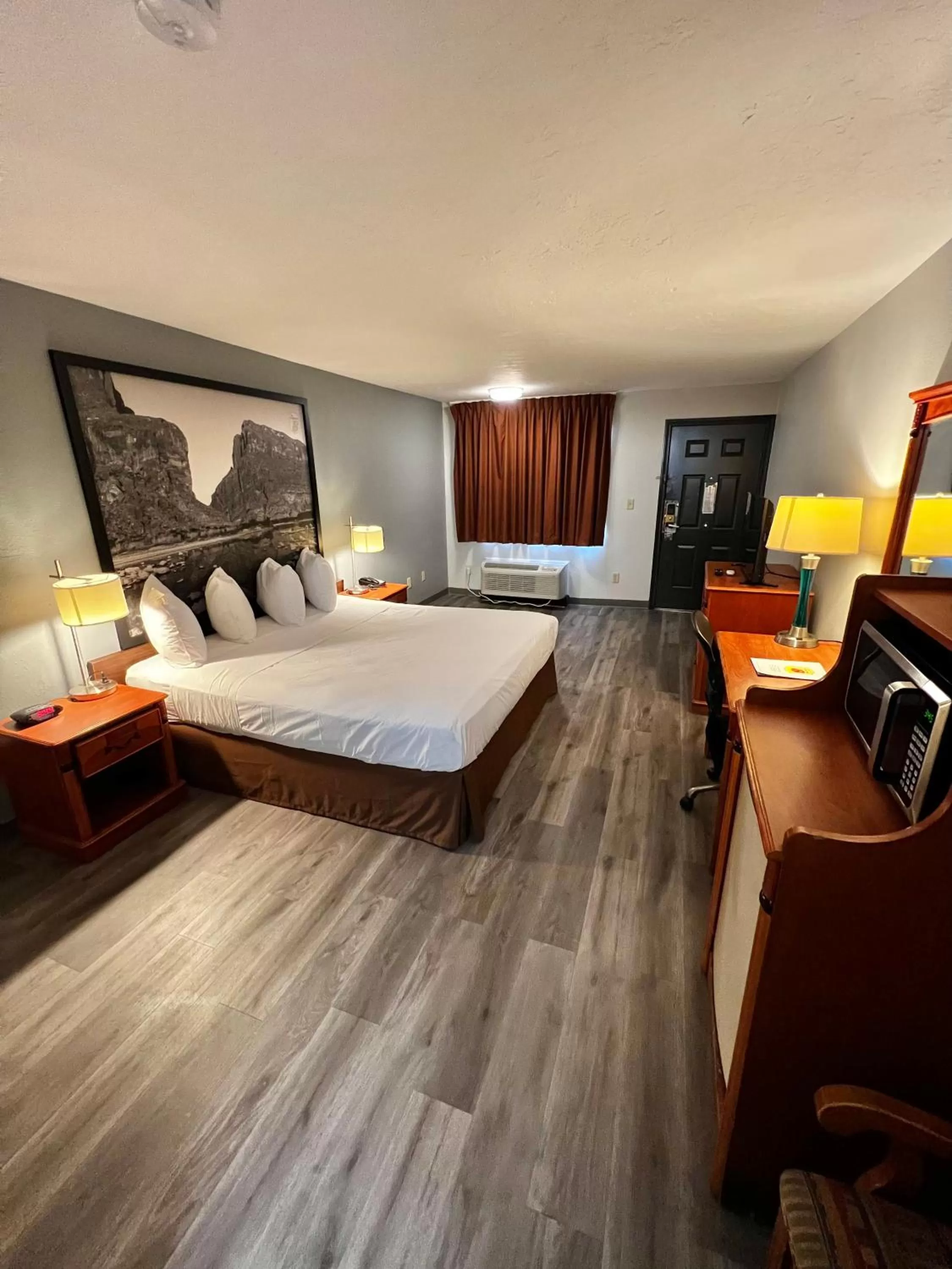 King Room - Non-Smoking in Super 8 by Wyndham Sealy