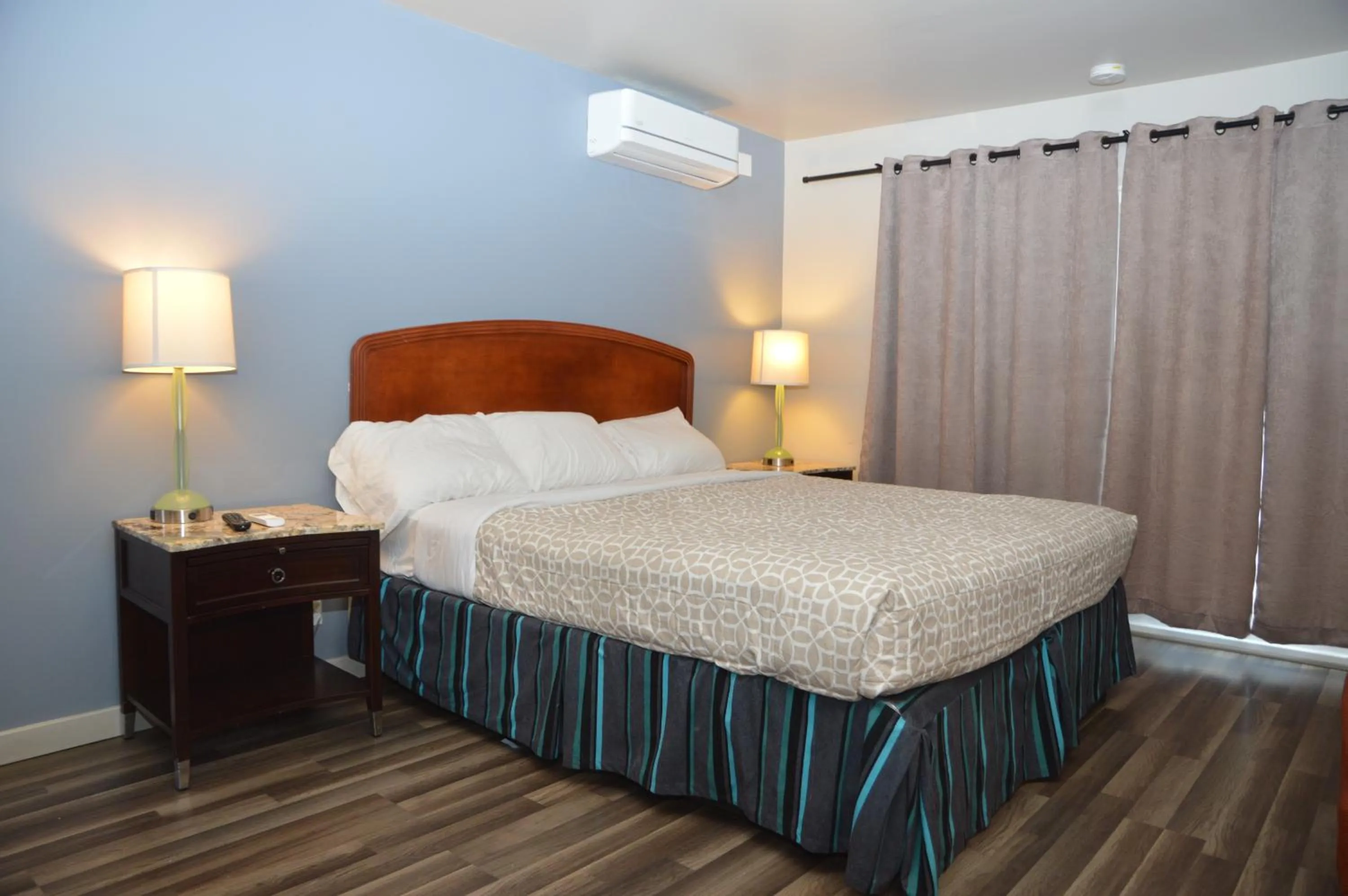 King Studio in Glass Slipper Inn - Stanford Palo Alto