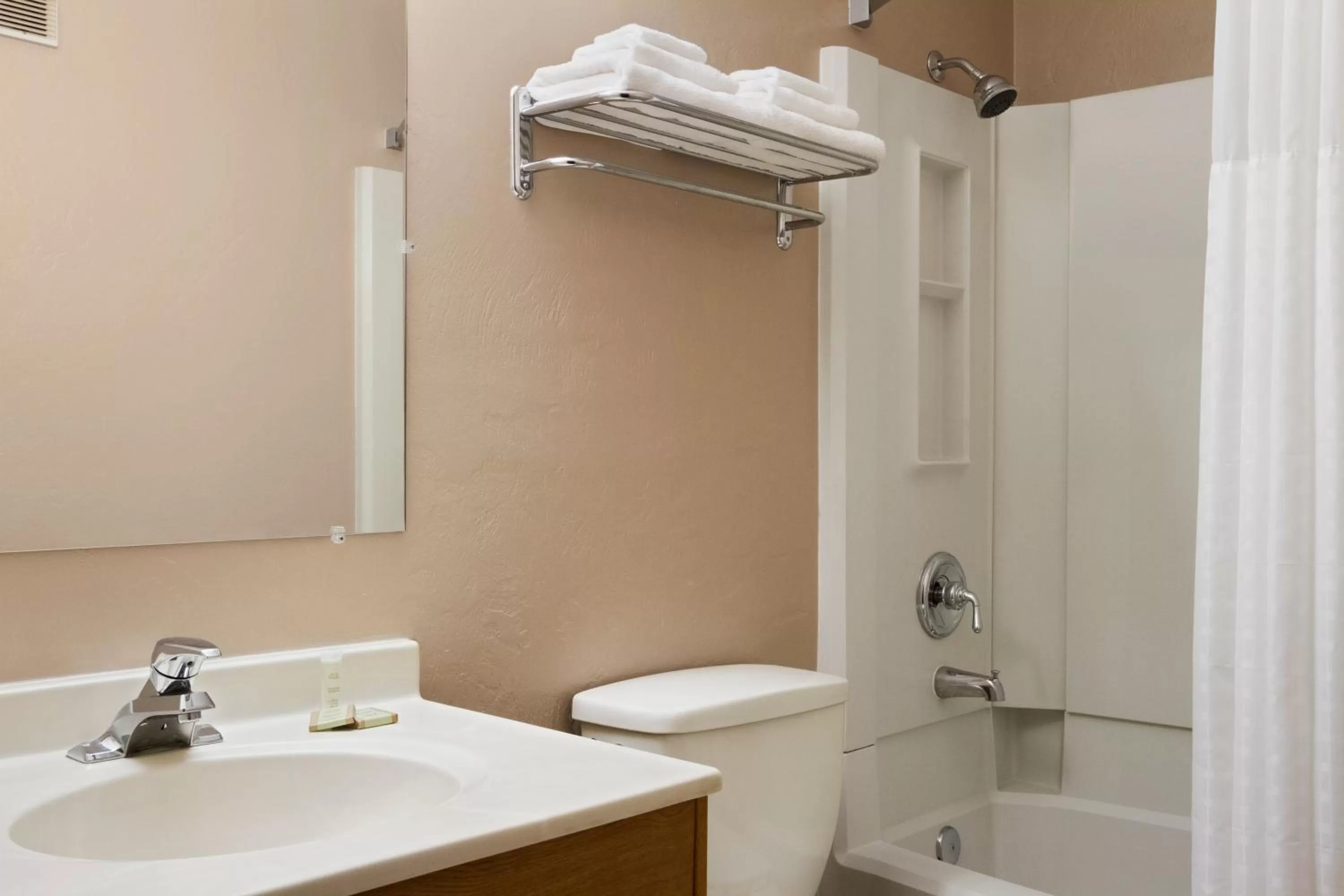 King Room - Non-Smoking in Super 8 by Wyndham Port Angeles at Olympic National Park