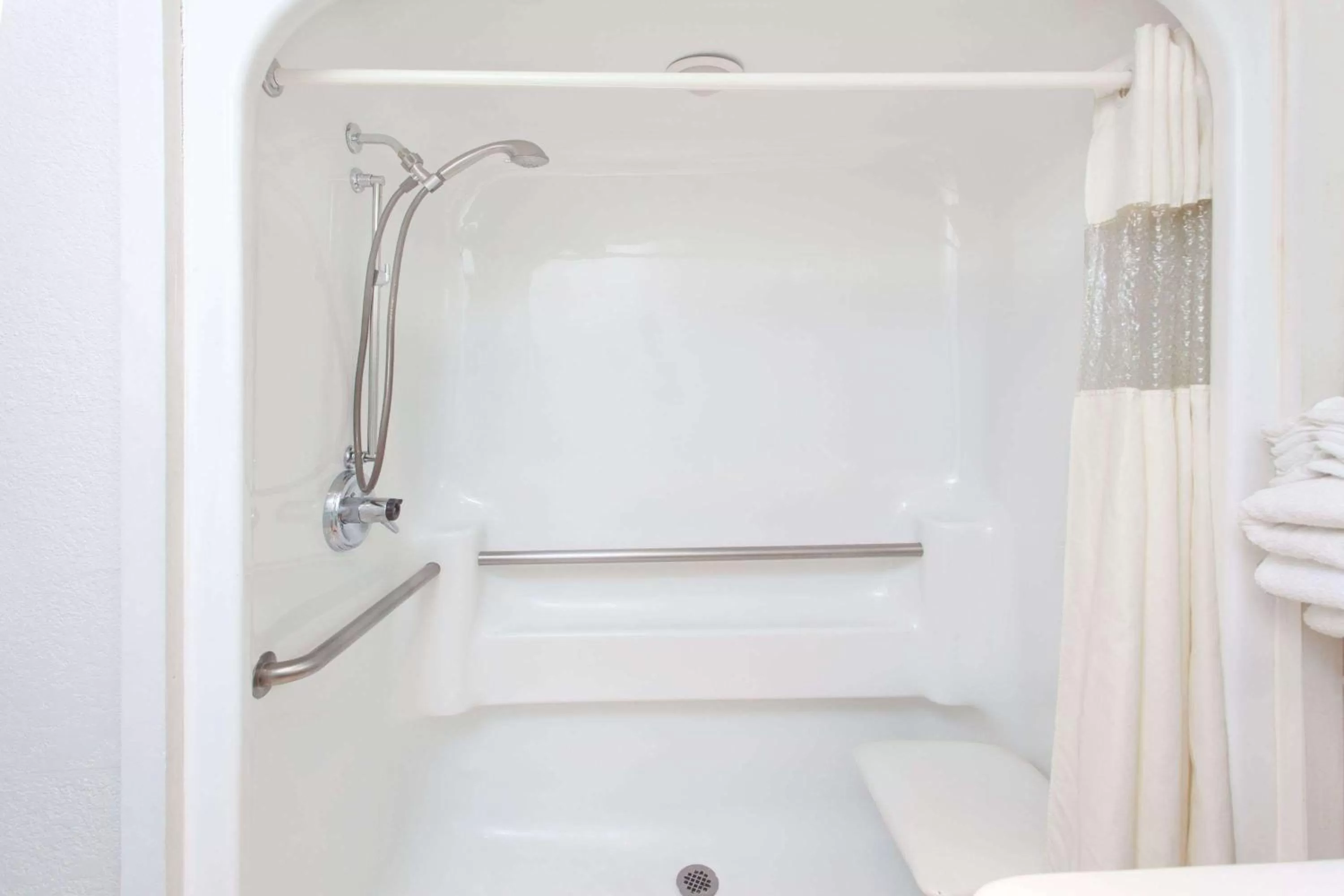 Double Room - Mobility Access/Non-Smoking in Baymont by Wyndham Smyrna