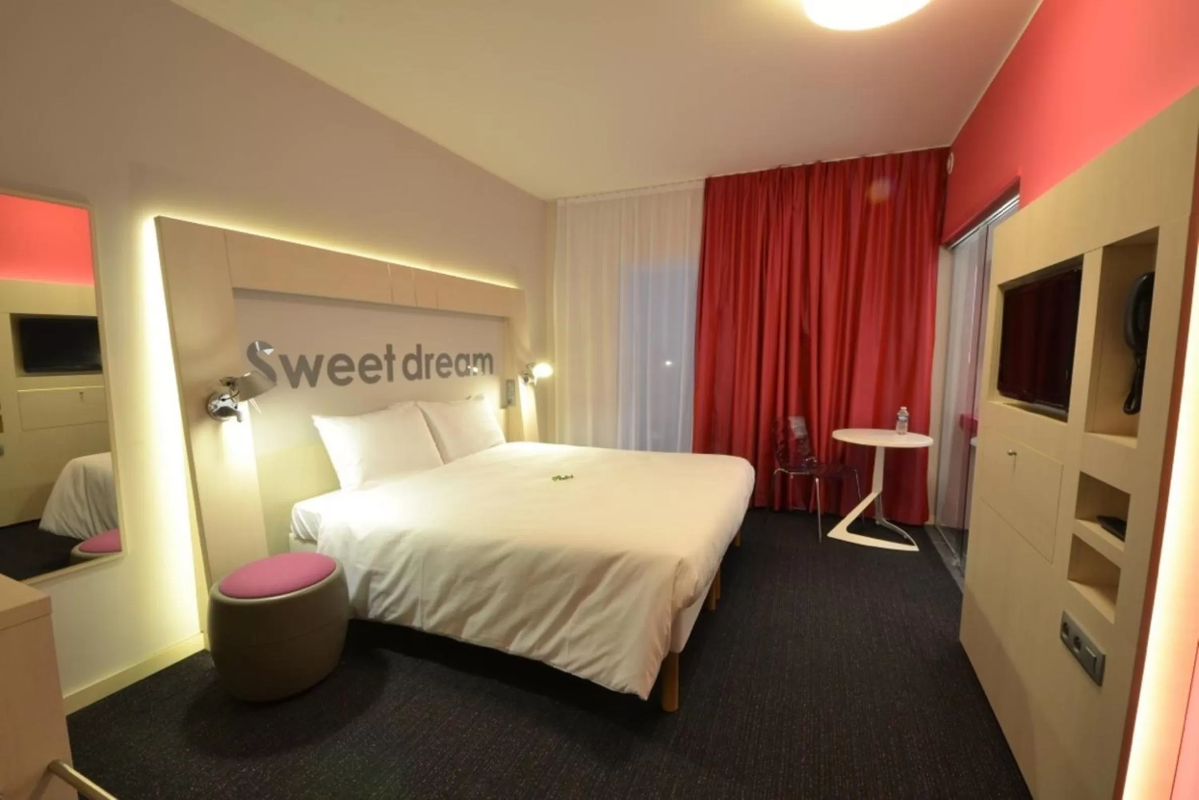 Twin Room in ibis Styles Nivelles