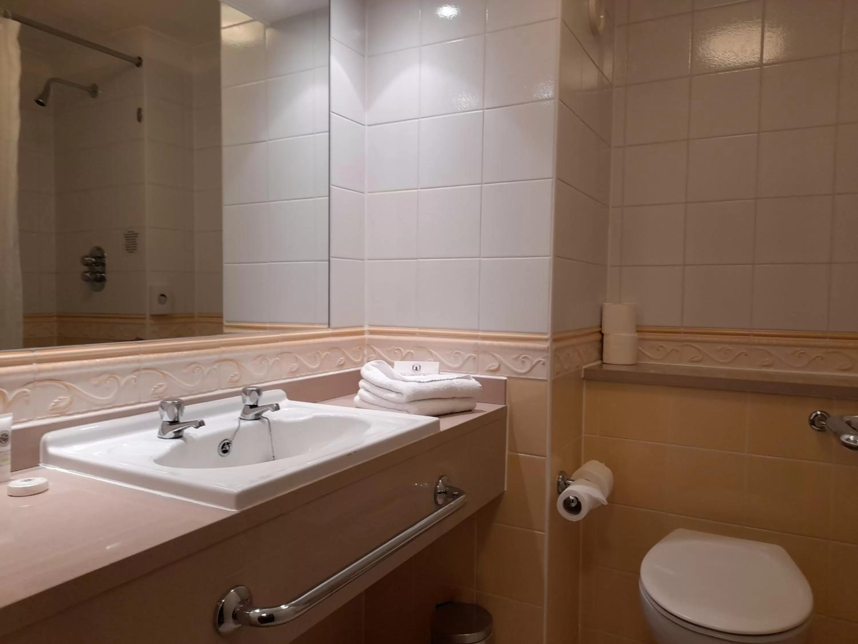 Executive Twin Room in Lismoyne Hotel