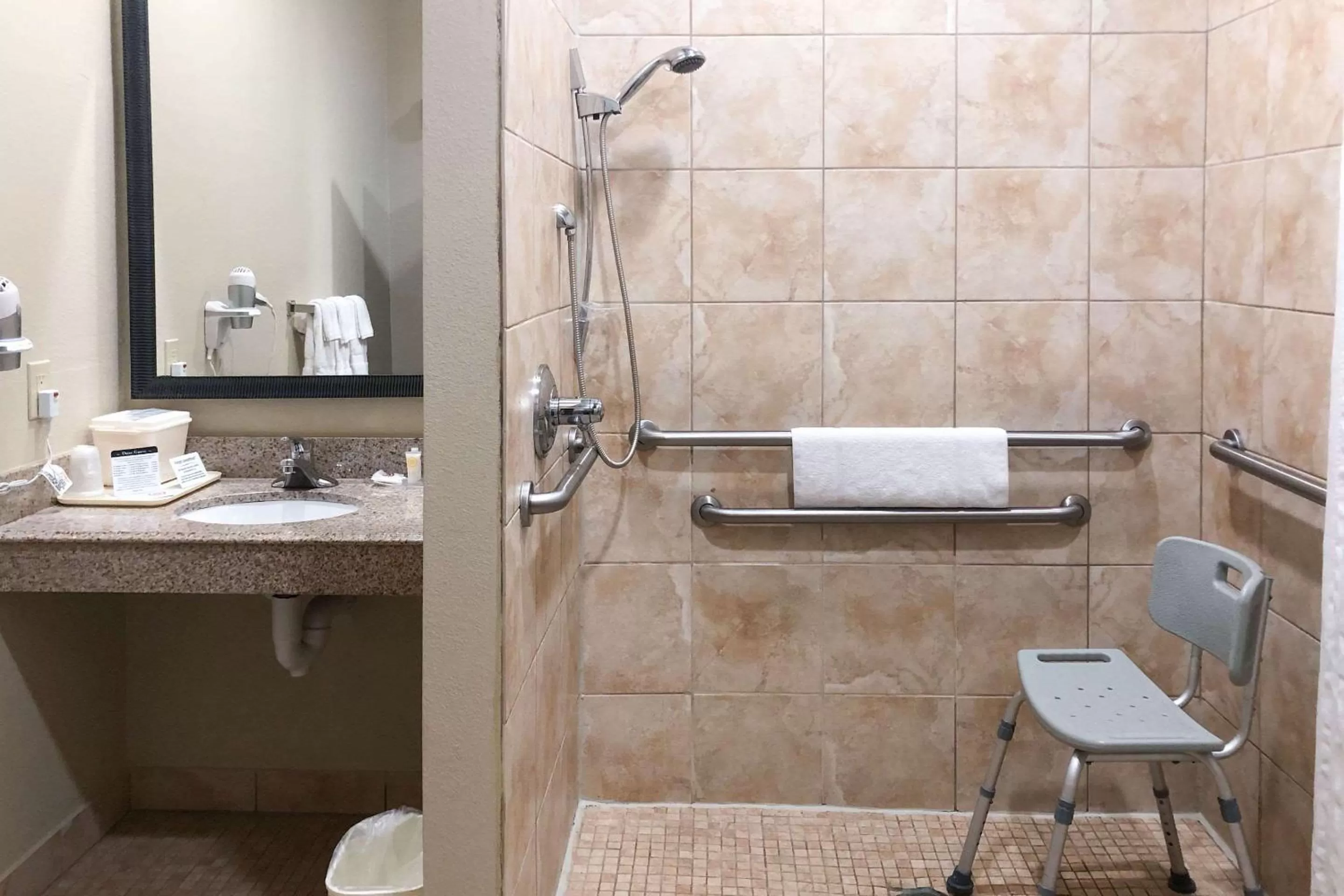 King Suite with Roll-in-Shower - Accessible/Non-Smoking in Comfort Suites Beaumont I-10